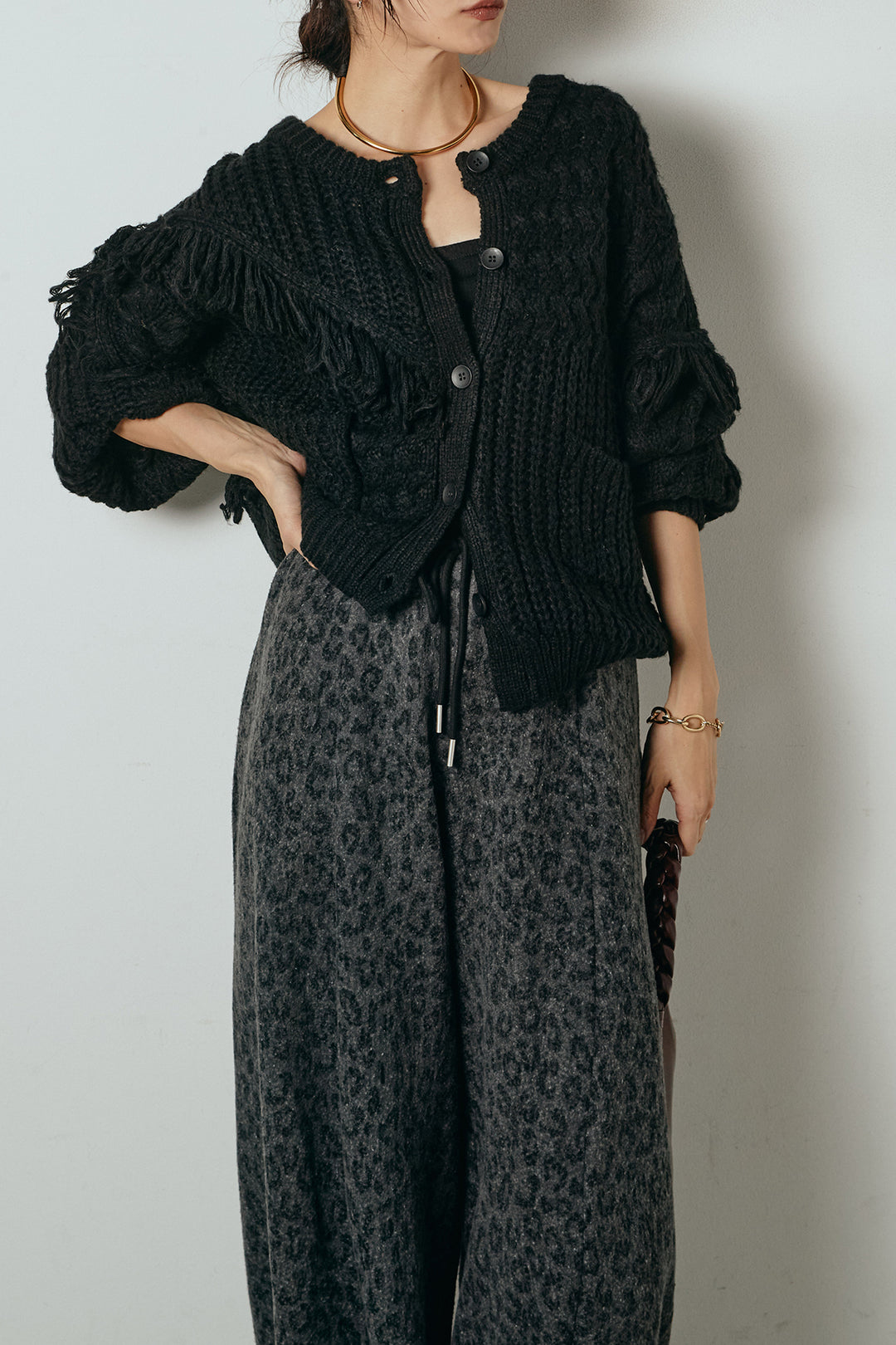 [SET]ランダムフリンジニットカーディガン+リラックスレオパード柄ワイドパンツ(2set)