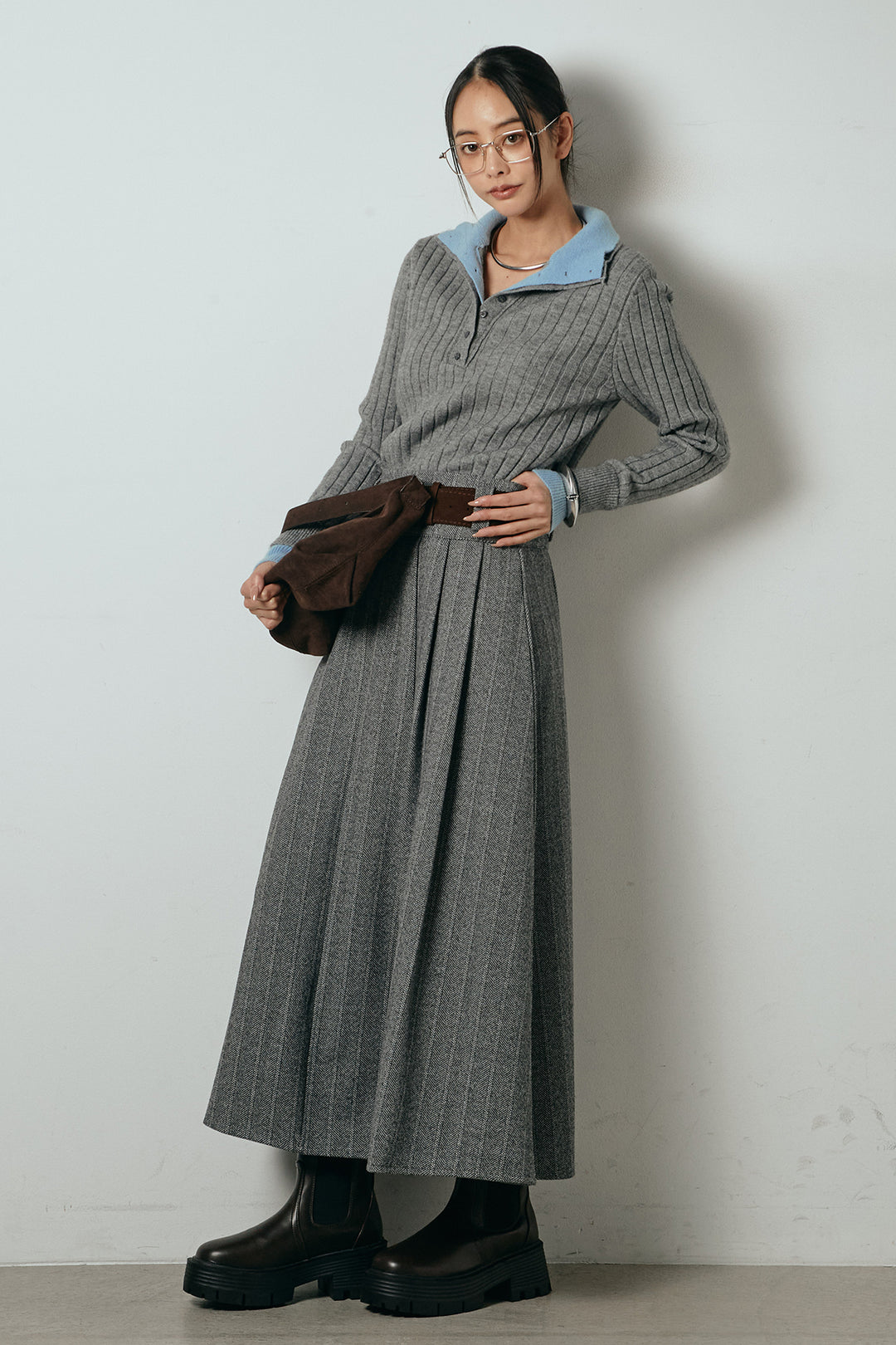 [SET]レイヤード風リブニットトップス+太ベルト付きヘリンボーンプリーツスカート(2set)