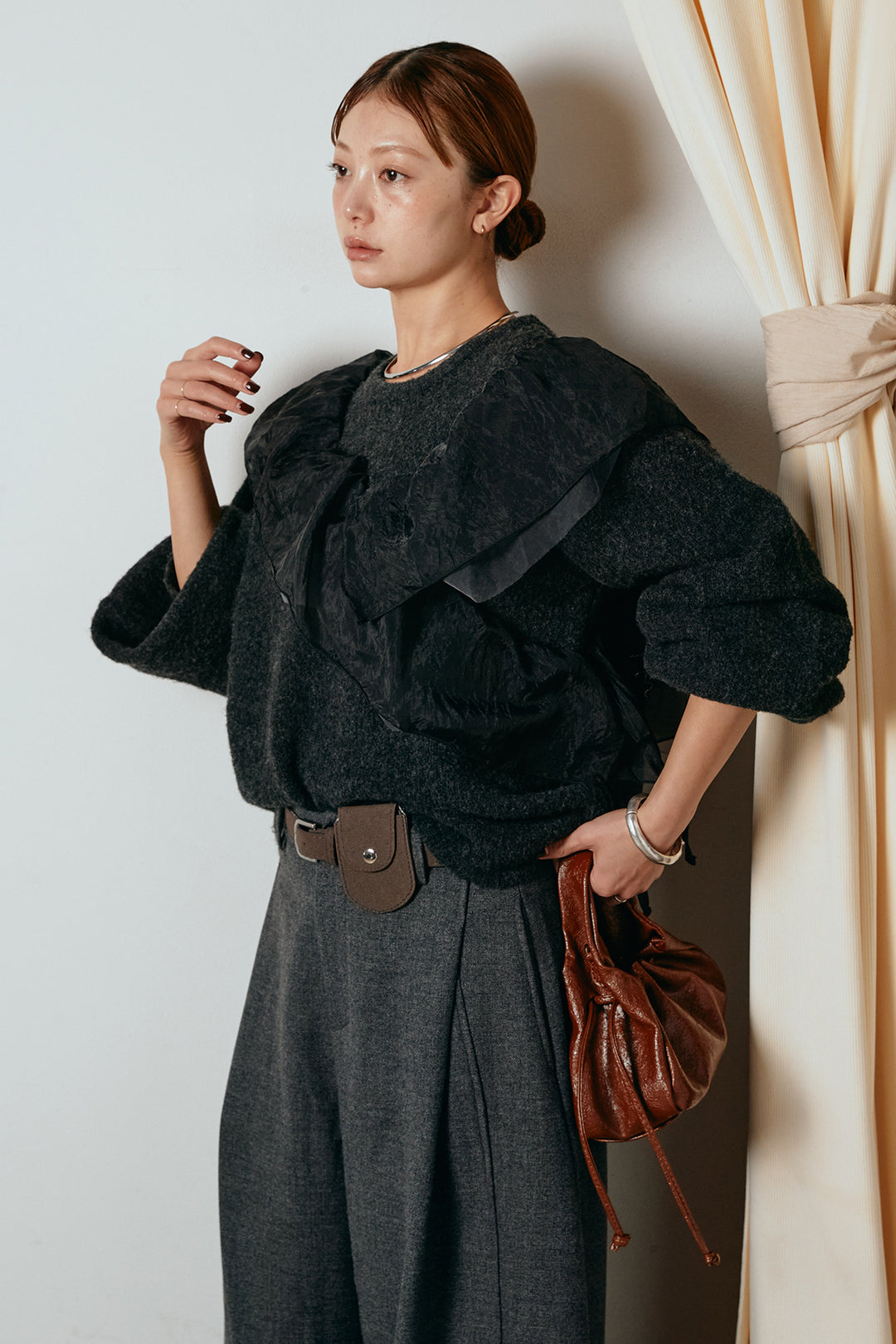 [SET]アシンメトリーフリルニットトップス+ポーチベルト付きカーブパンツ(2set)