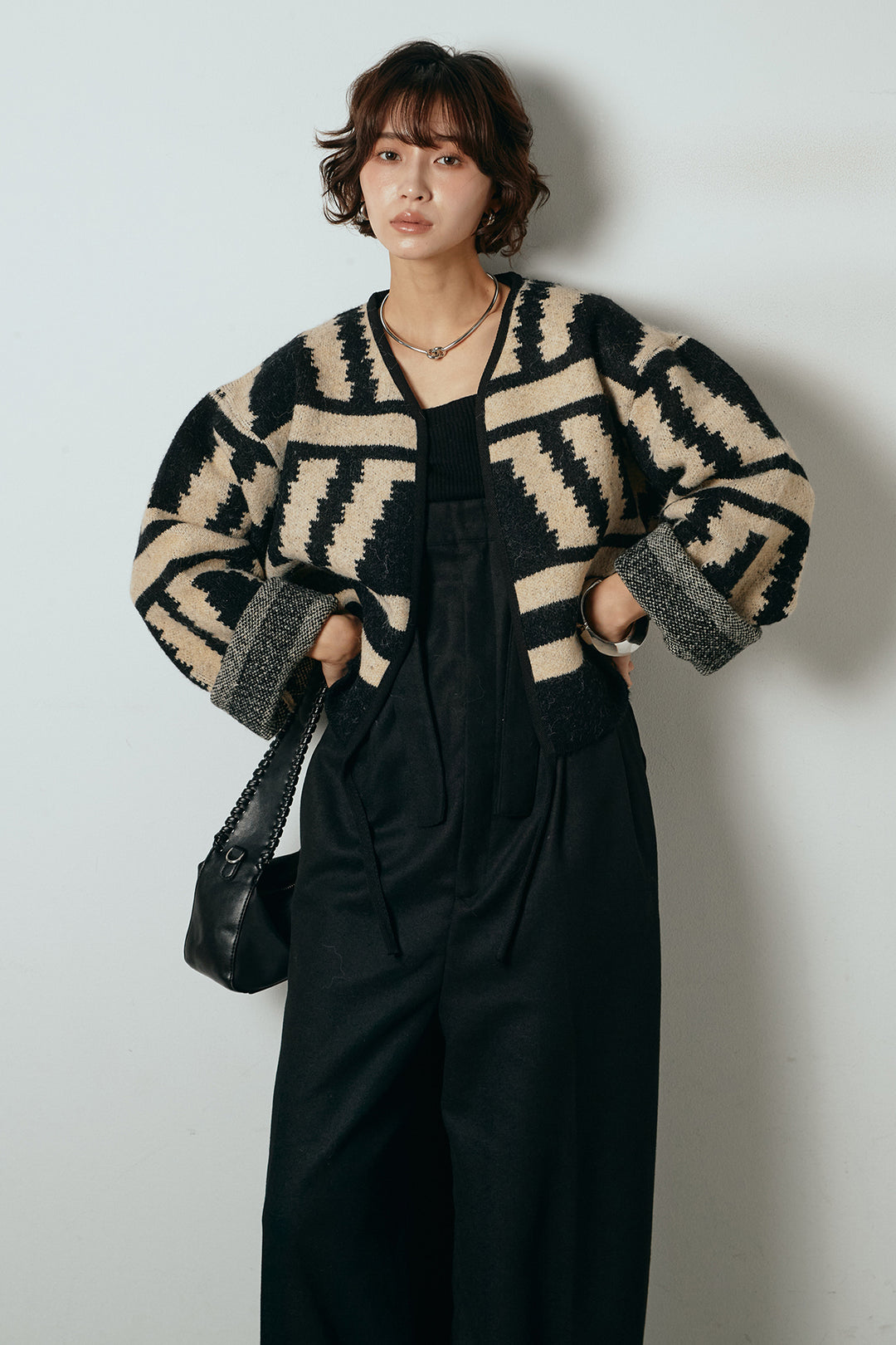 [SET]ノーカラー幾何学模様アウター+ウール混フランネルワイドサロペット(2set)