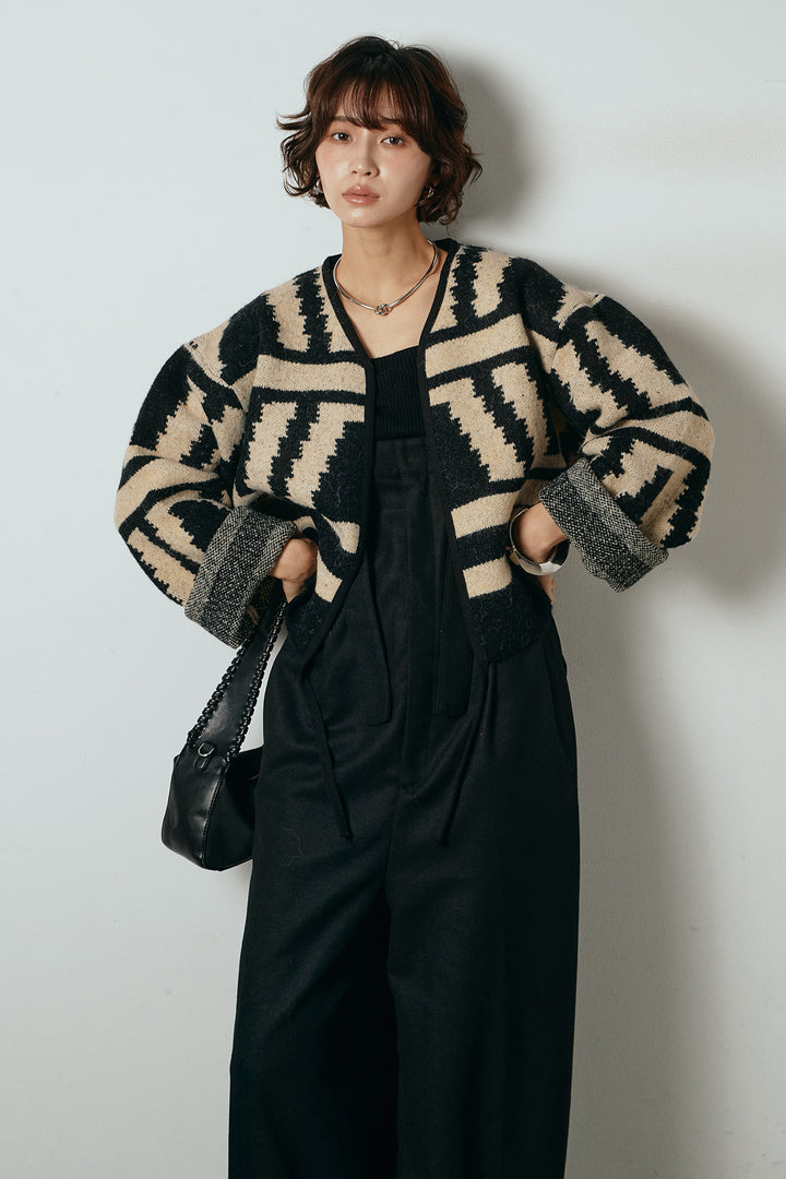 [SET]ノーカラー幾何学模様アウター+ウール混フランネルワイドサロペット(2set)