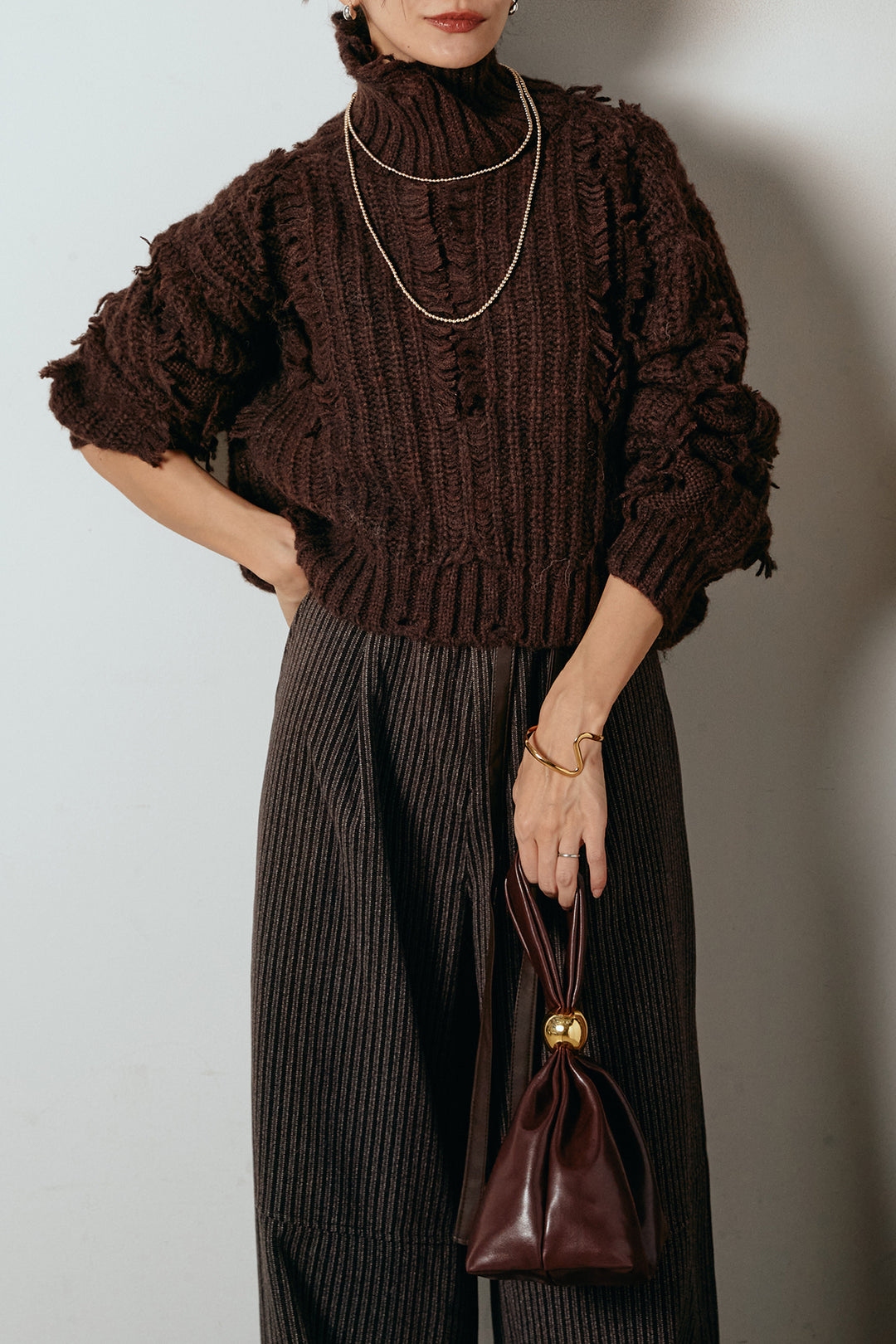 [SET]フリンジタートルショートニット+レザーライク配色ストライプパンツ(2set)