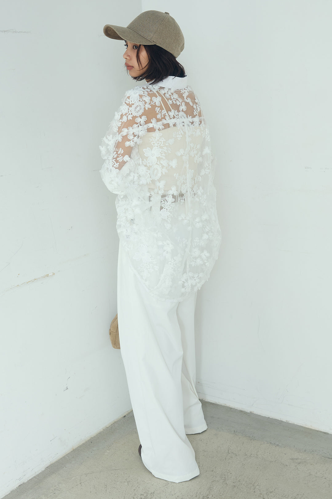 [SET]立体フラワー刺繍レースシャツ+ベルトループデザインハイウエストタックパンツ(2set)