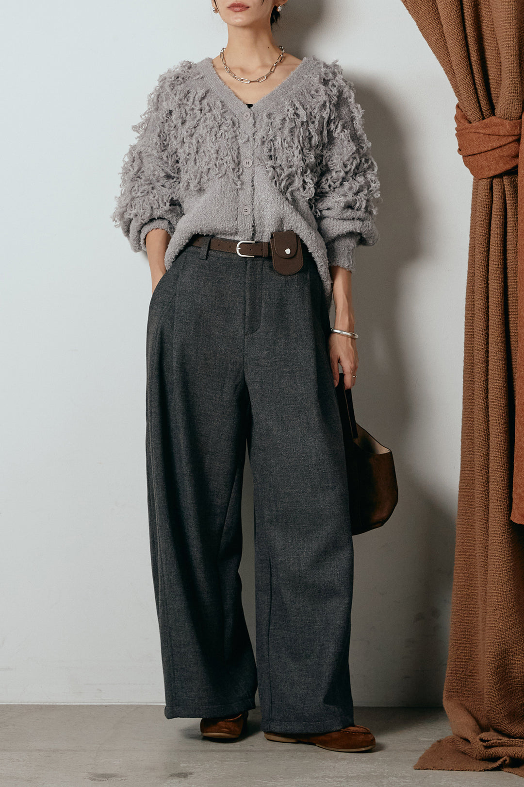 [SET]ループ編みVネックニットカーディガン+ポーチベルト付きカーブパンツ(2set)