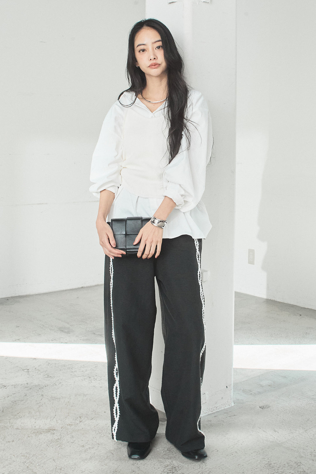 [SET]ニットキャミ付きシャツ+刺繡テープラインパンツ(2set)