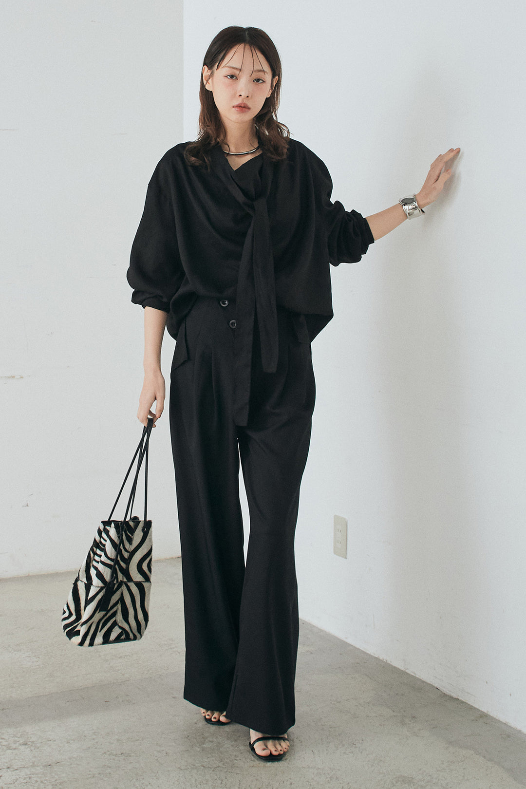 [SET]ニュアンスボータイブラウス+斜めボタンタック入りスラックス(2set)