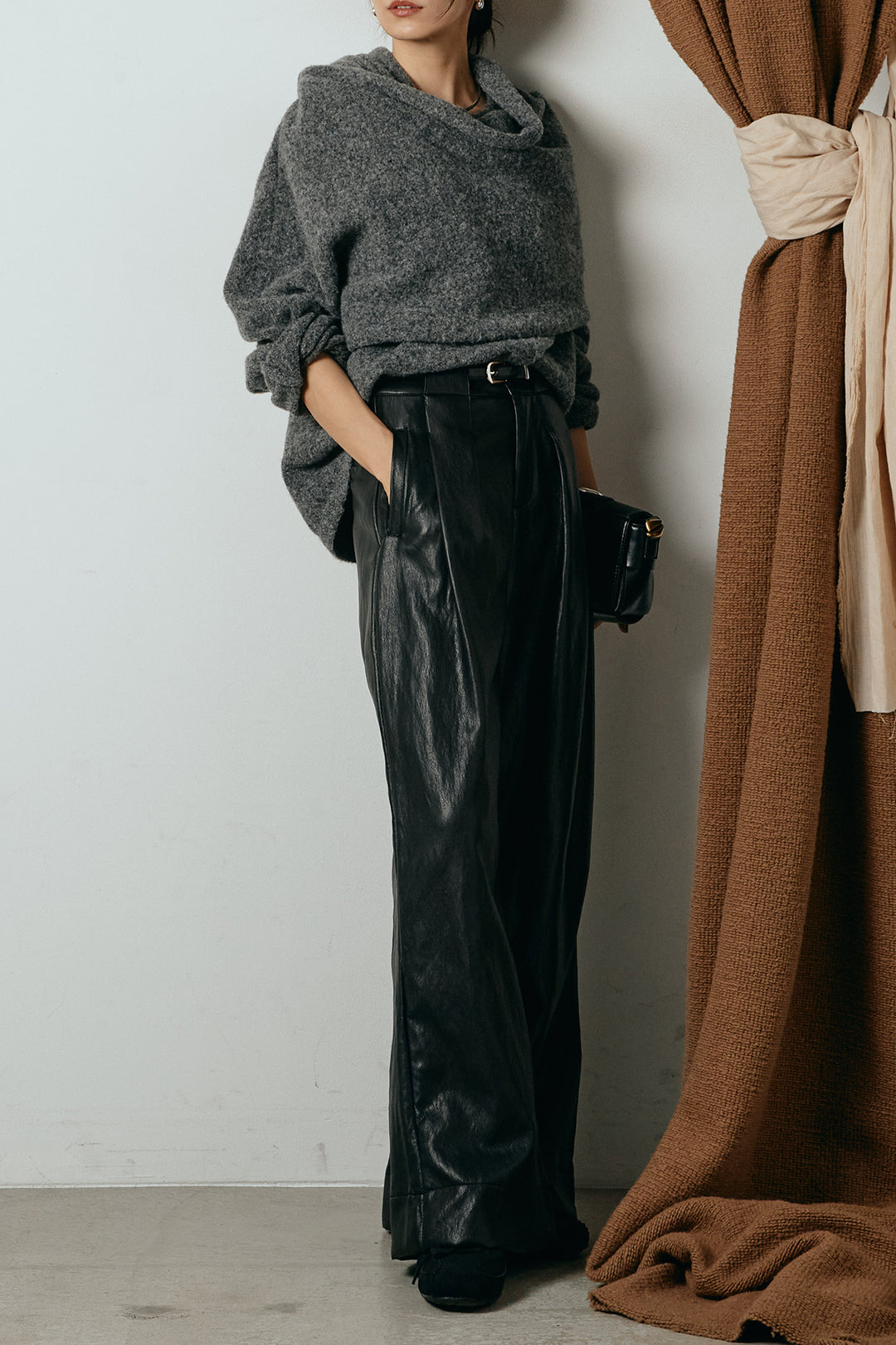 [SET]ネック巻きデザインニットトップス+ベルト付きレザーライクタックパンツ(2set)