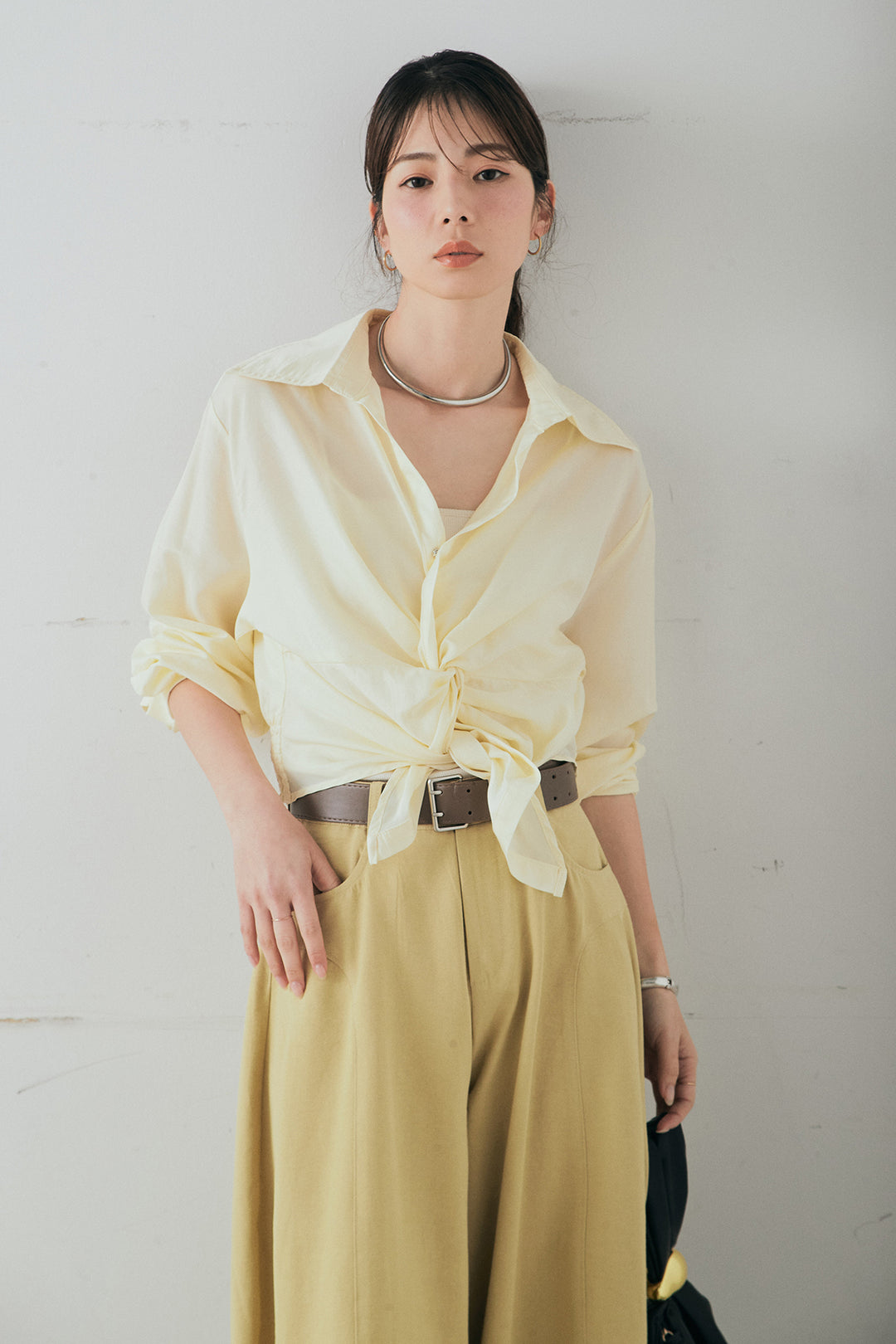 [SET]裾巻きツイストデザインシャツ+ベルト付きサイドタックワイドパンツ(2set)
