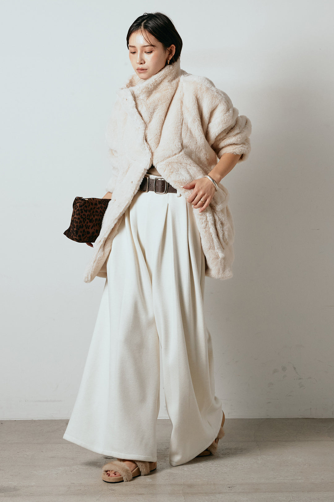 [SET]スタンドネックファーコート+フェイクレザー太ベルト付きタックワイドパンツ(2set)