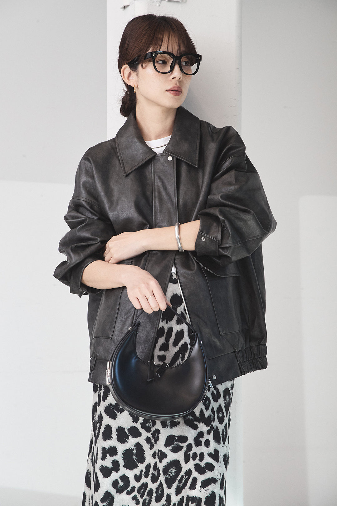 [SET]レザーライクオーバーサイズブルゾン+レオパードサテンナロースカート(2set)