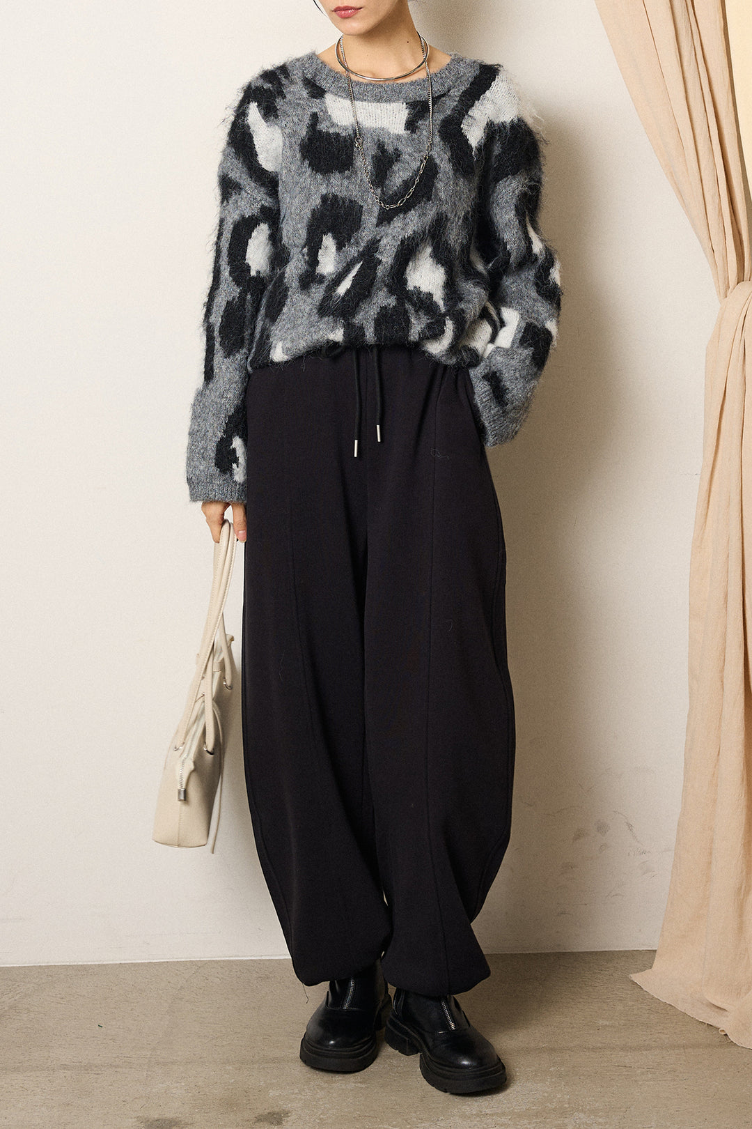 [SET]ルーズアニマルモヘアニットトップス+スウェットワイドカーブパンツ(2set)