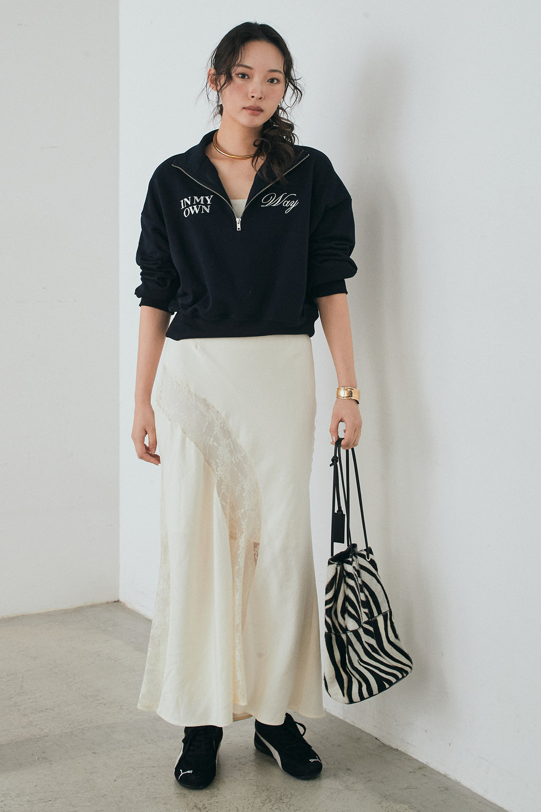 [SET]裏毛ロゴ刺繍ハーフZIPスウェット+刺繍レースデザインサテンスカート(2set)