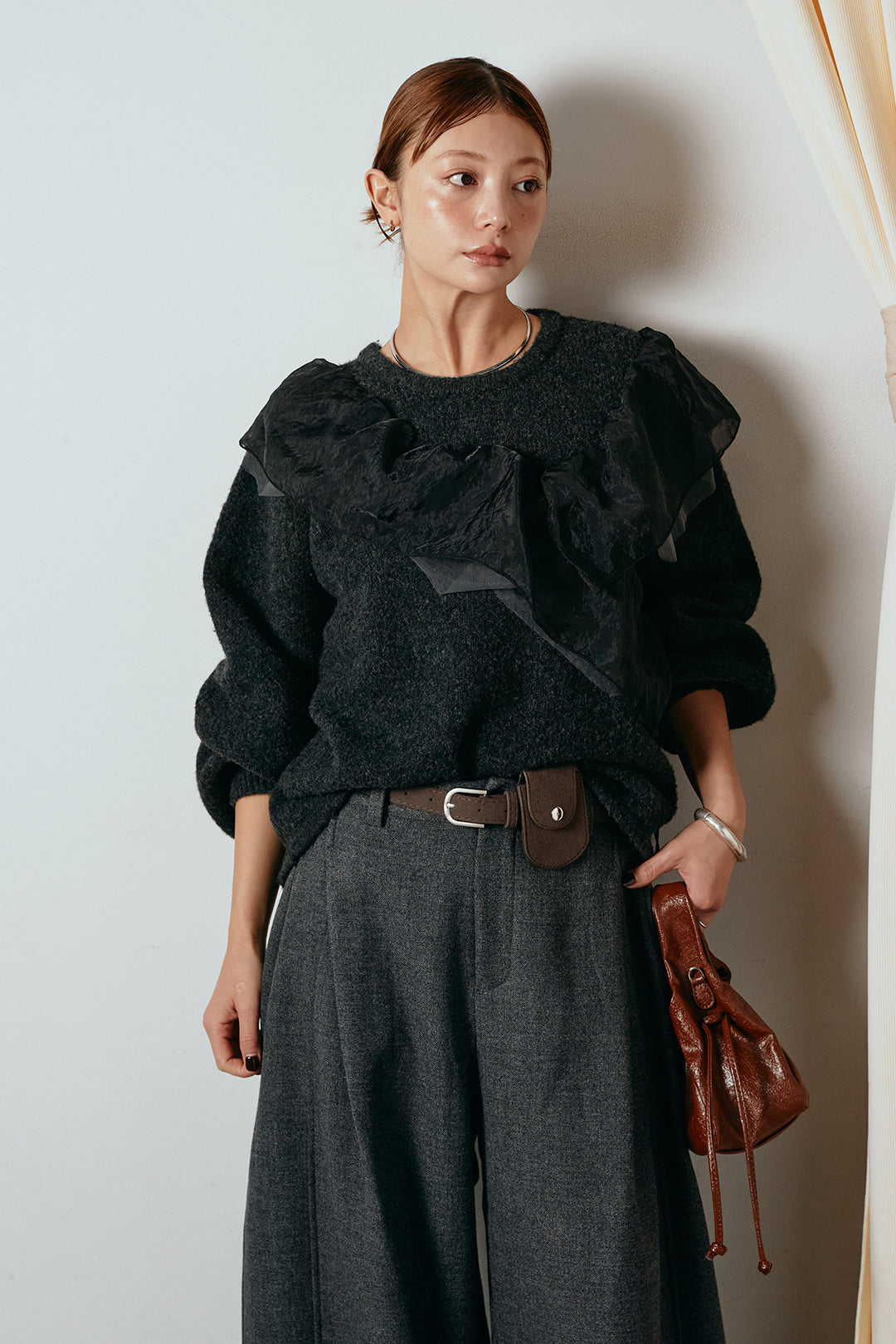 [SET]アシンメトリーフリルニットトップス+ポーチベルト付きカーブパンツ(2set)