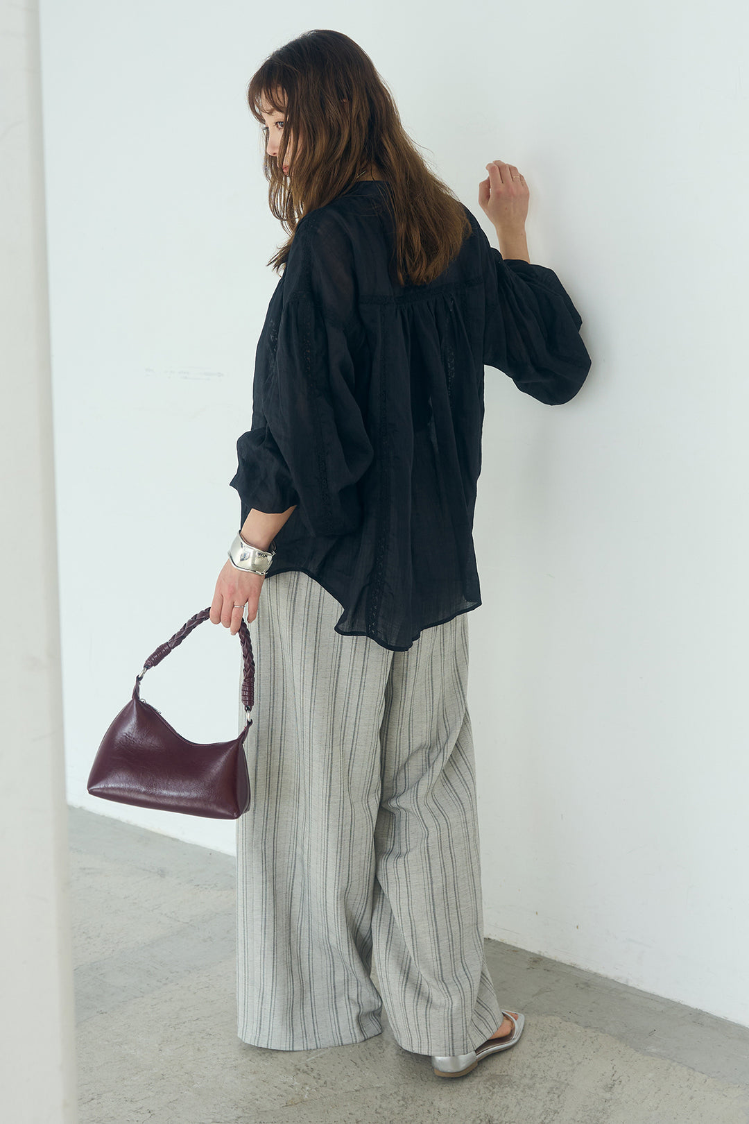 [SET]レース刺繍ラインバンドカラーシャツ+リネンライクピンストライプサイドデザインパンツ(2set)