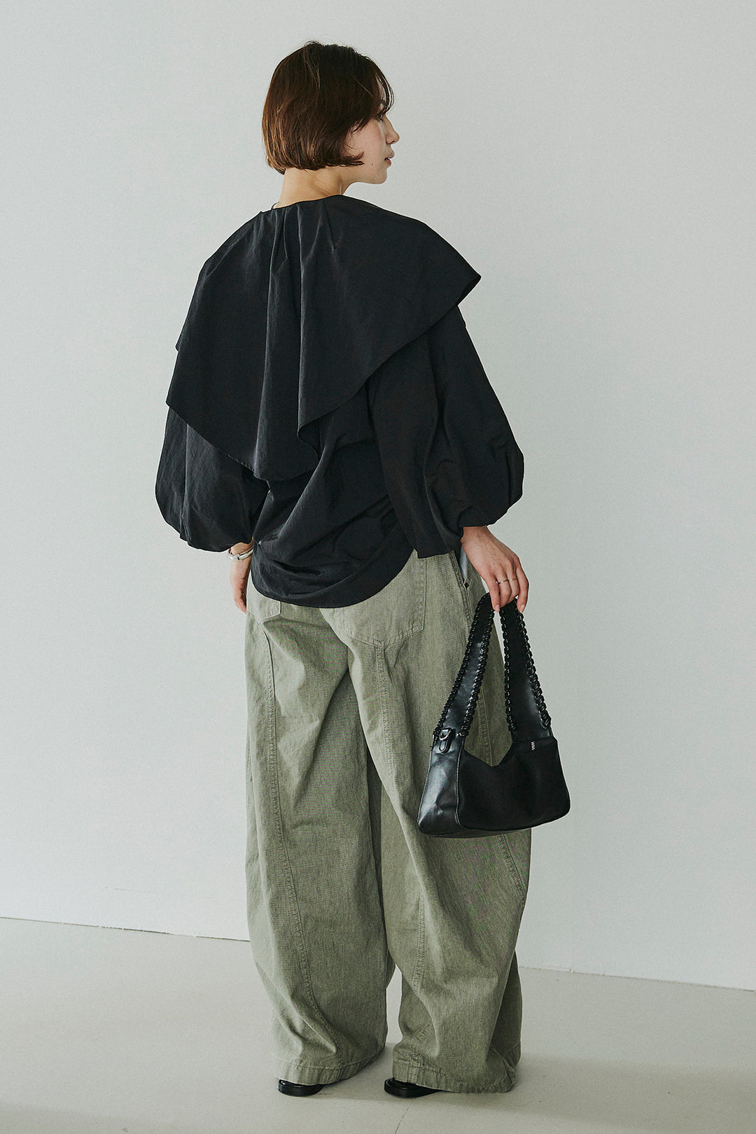 [SET]ケープカラーナイロンブラウス+サイドベルトカーブワイドパンツ(2set)