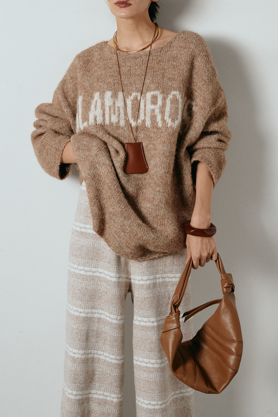 [SET]フロントロゴデザインニットトップス+マルチライン柄リラックスニットパンツ(2set)