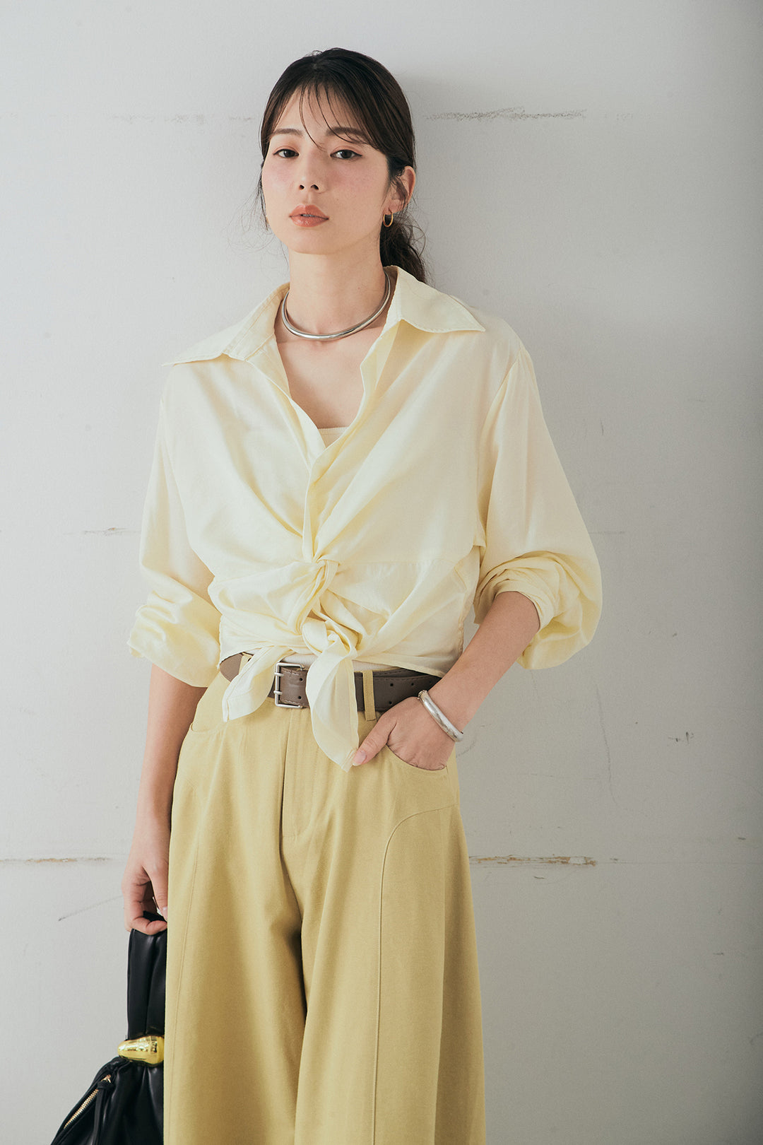 [SET]裾巻きツイストデザインシャツ+ベルト付きサイドタックワイドパンツ(2set)