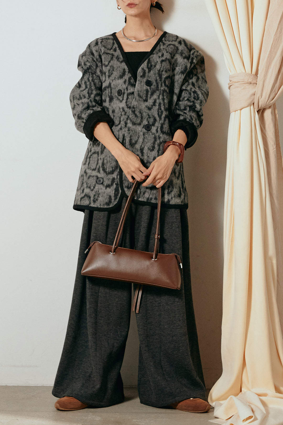 [SET]ノーカラーレオパード柄アウター+フェイクレザー太ベルト付きタックワイドパンツ(2set)
