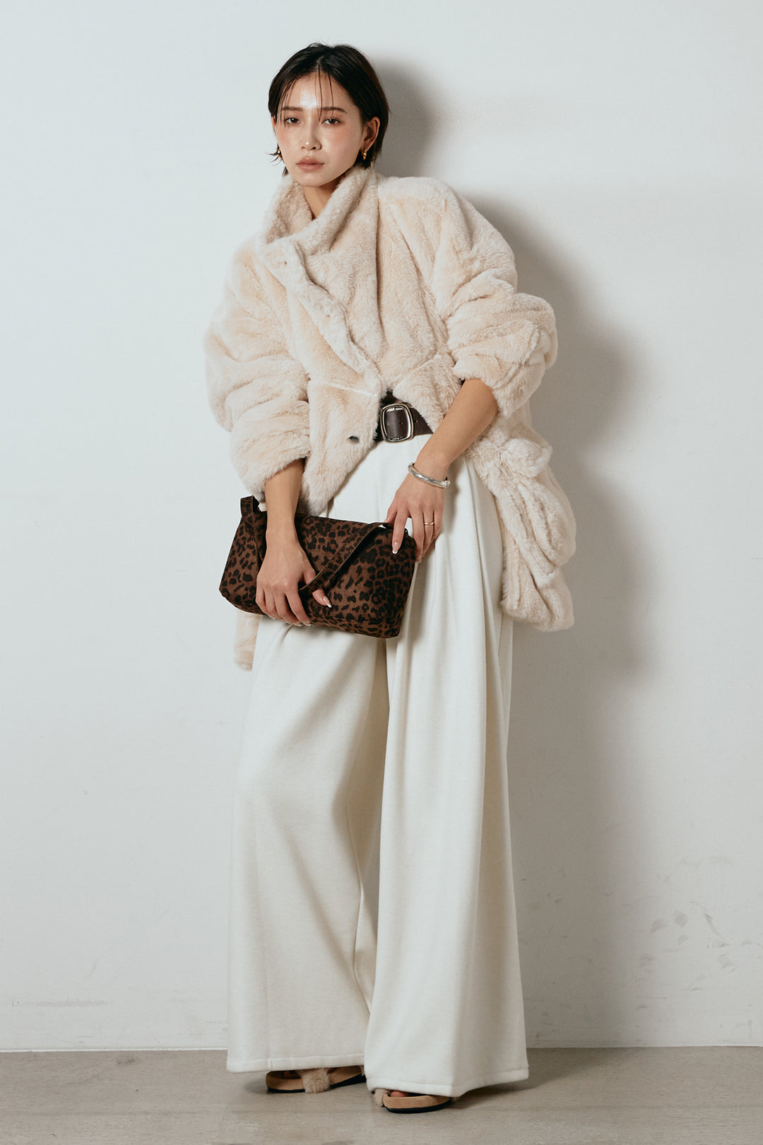 [SET]スタンドネックファーコート+フェイクレザー太ベルト付きタックワイドパンツ(2set)