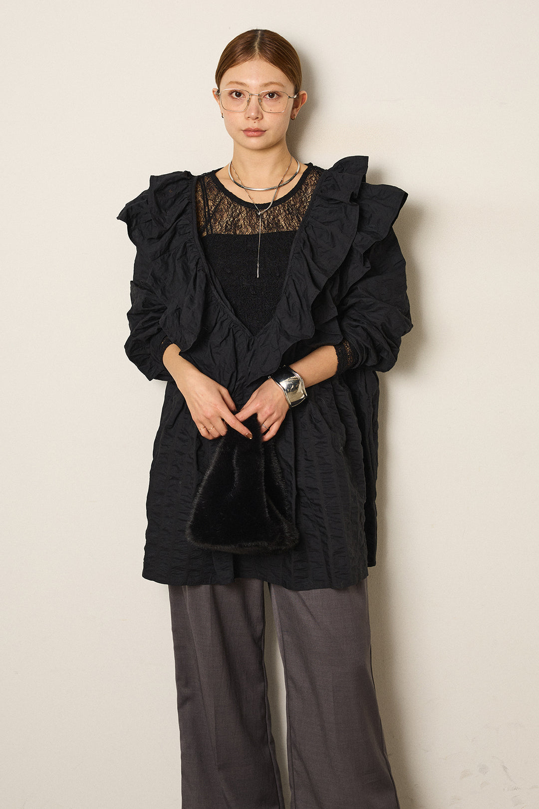 [SET]Vネックフリルカラーブラウス+ストレッチレースクルーネックインナー(2set)