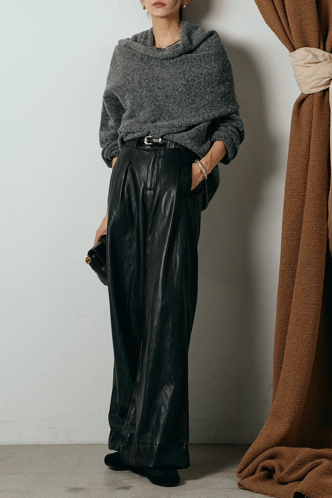 [SET]ネック巻きデザインニットトップス+ベルト付きレザーライクタックパンツ(2set)