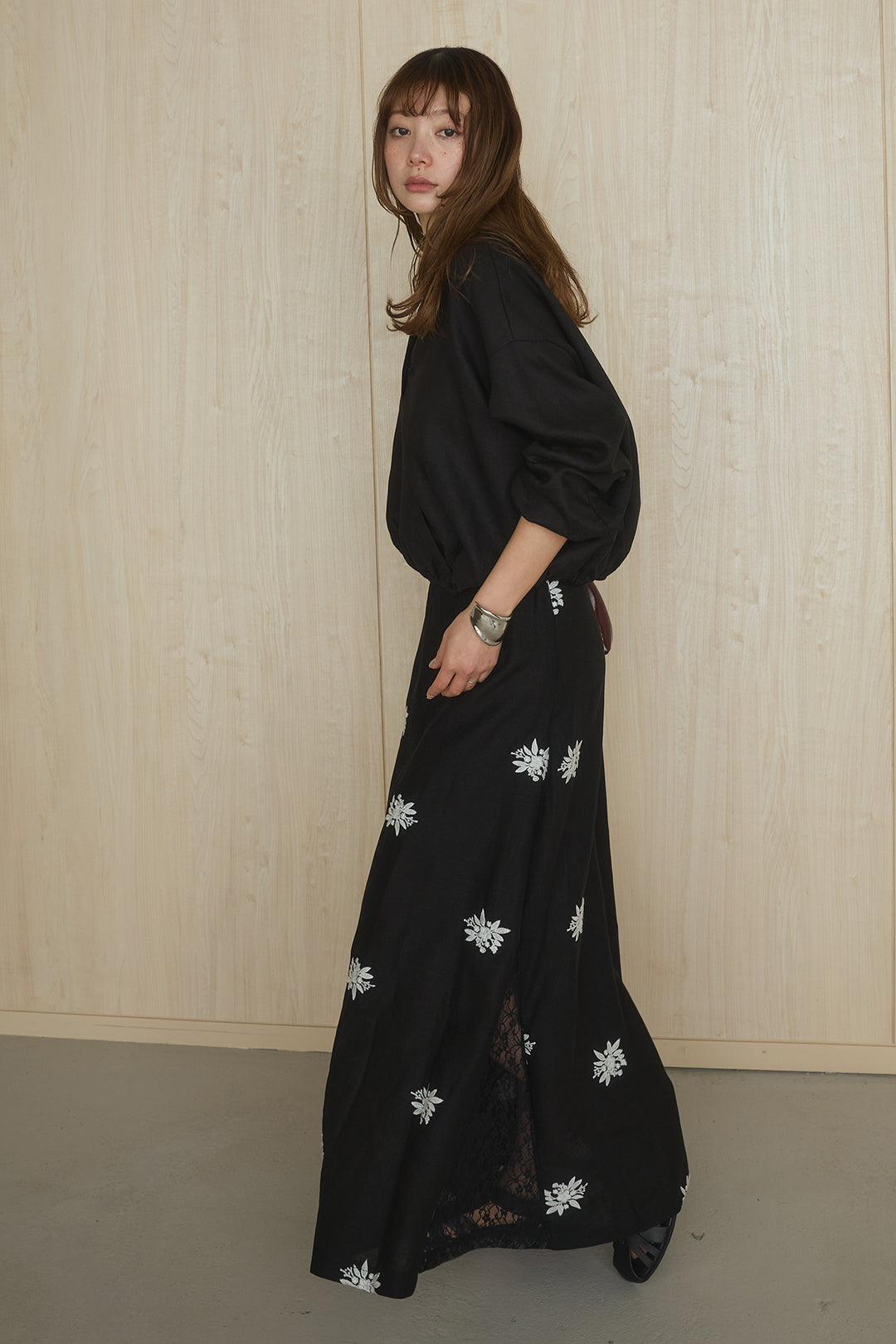 [SET]麻混襟付きトップス+レースコンビフラワー刺繍柄スカート(2set)