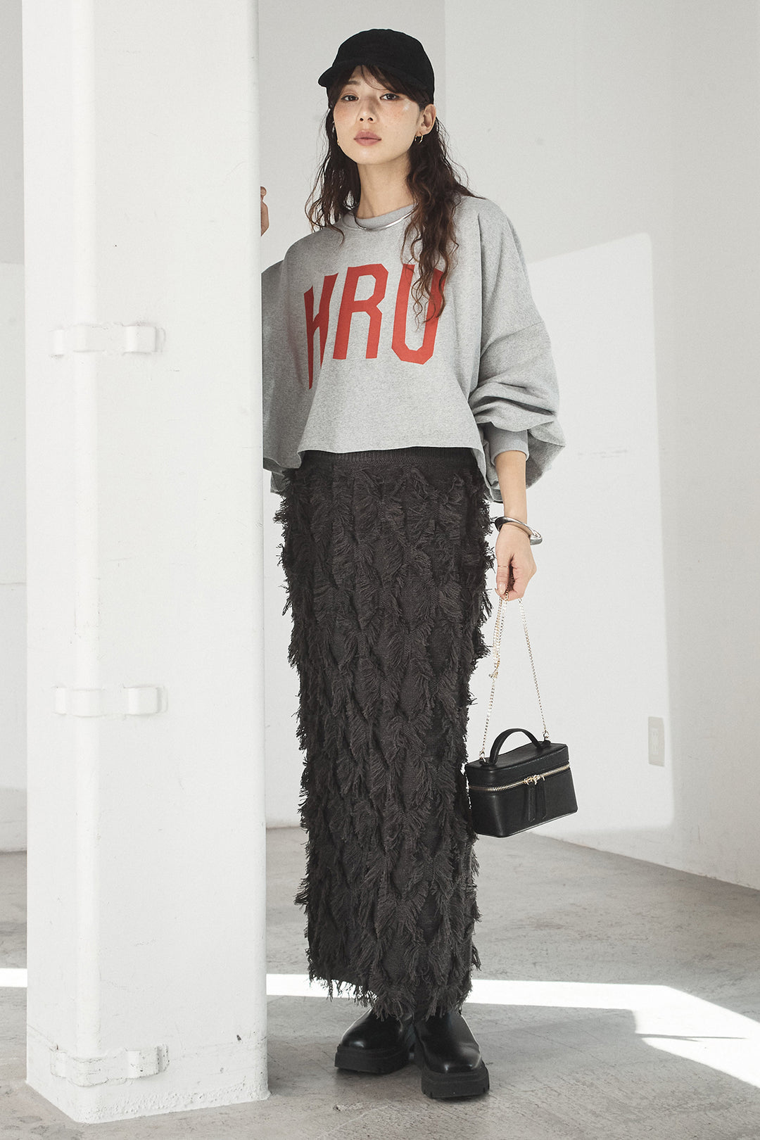 [SET]ビッグロゴHRU袖ボリュームトップス+カットフリンジニットタイトスカート(2set)