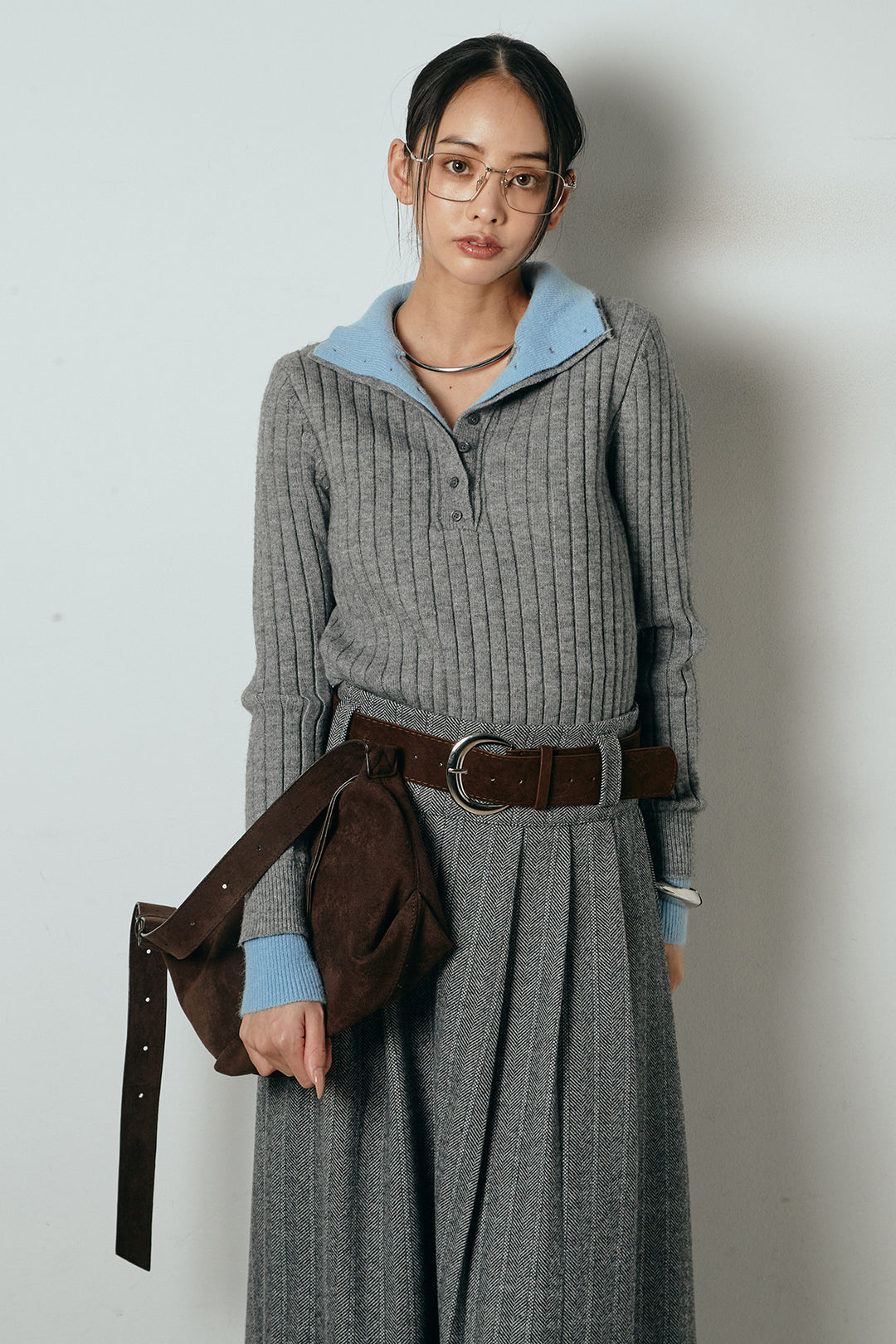 [SET]レイヤード風リブニットトップス+太ベルト付きヘリンボーンプリーツスカート(2set)