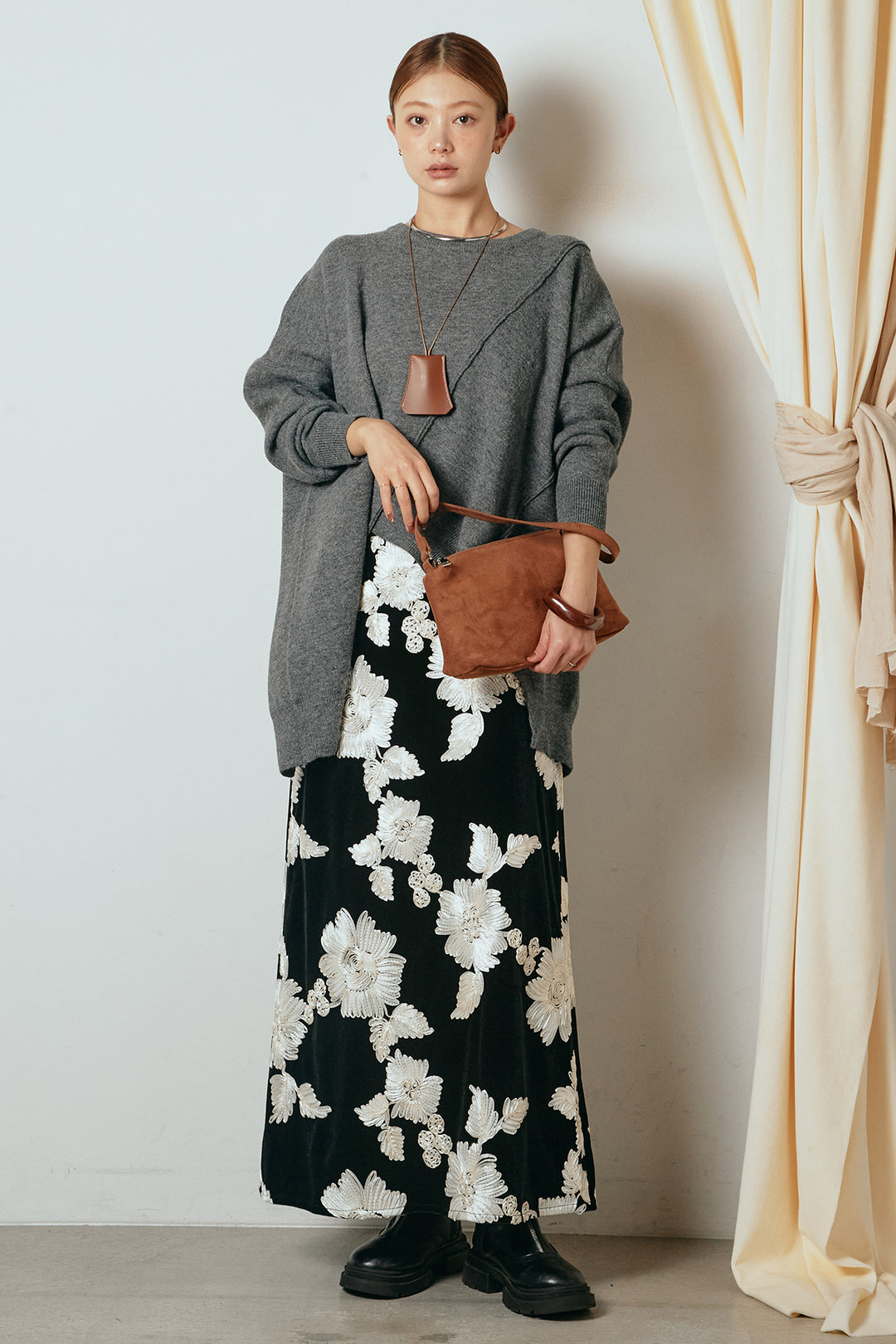 [SET]アシンメトリーデザインニットトップス+フラワー刺繍ワイドスカート(2set)