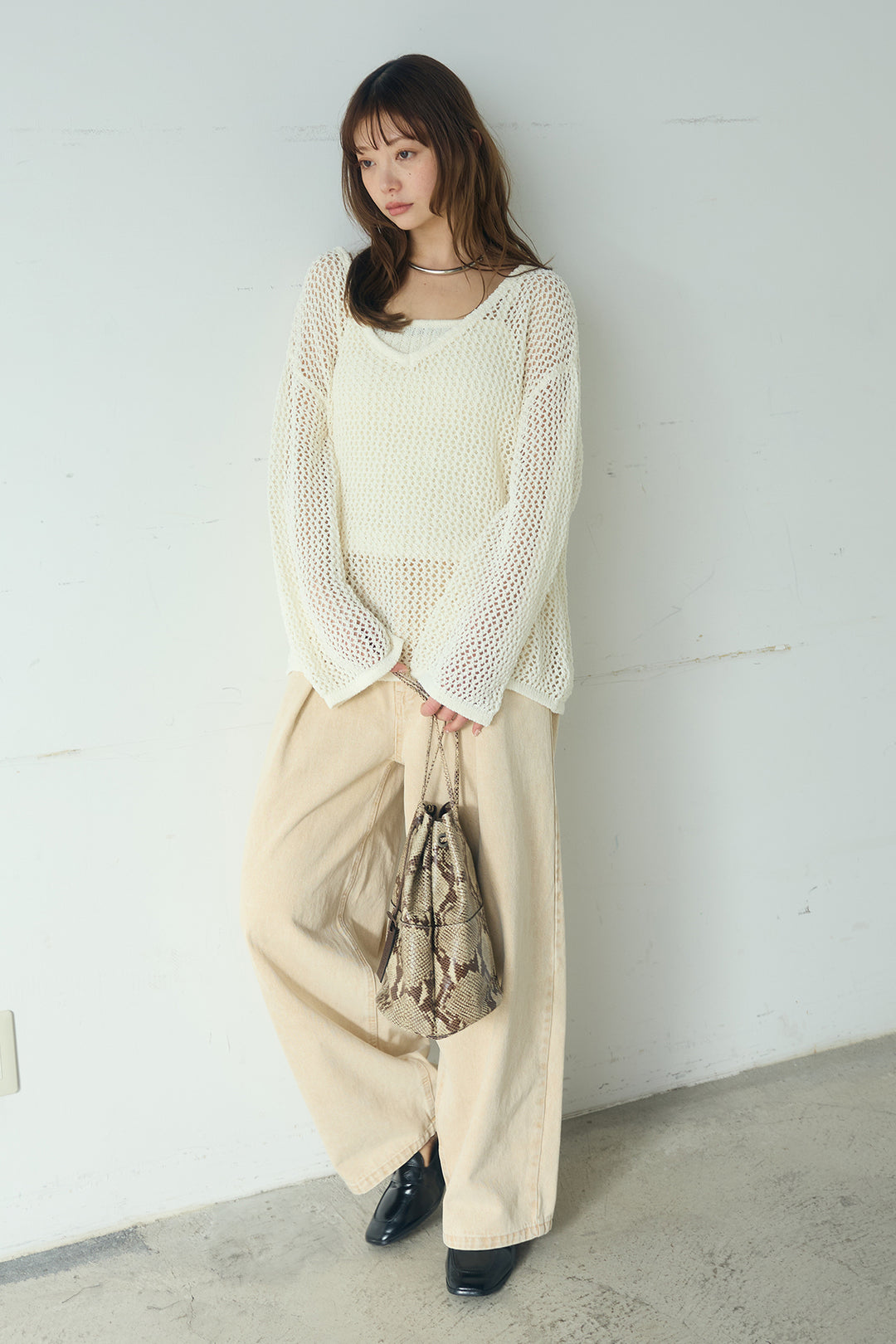 [SET]メッシュ編みビスチェセットVネックプルオーバー+カラーデニムタックカーブパンツ(2set)