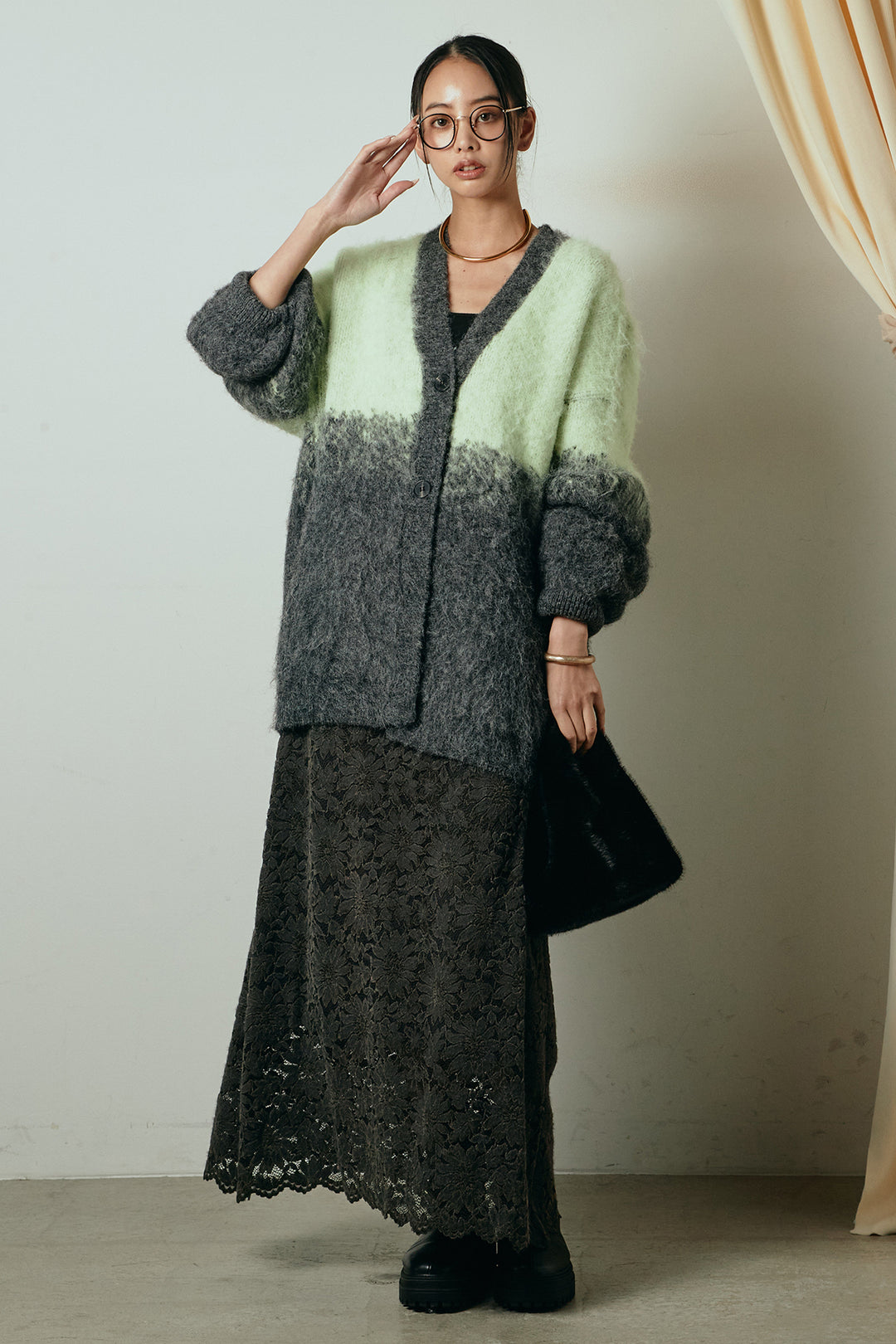 [SET]起毛グラデーションニットカーディガン+花柄刺繍ベロアフレアスカート(2set)