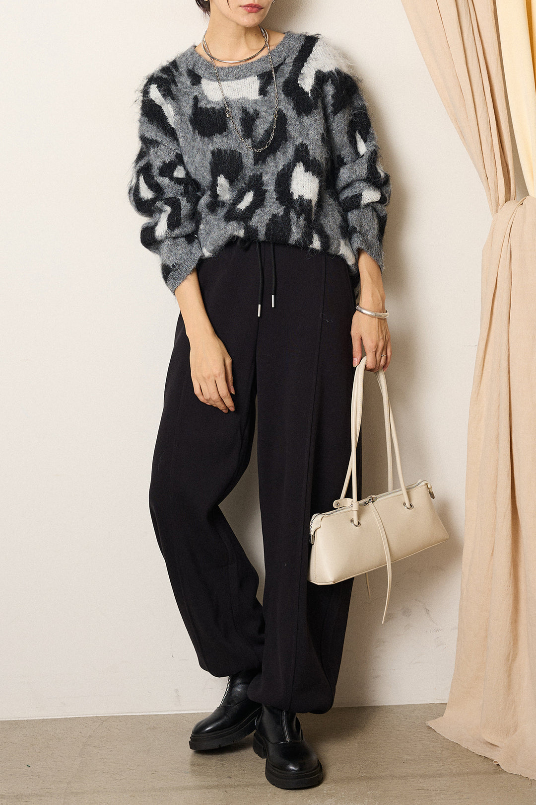 [SET]ルーズアニマルモヘアニットトップス+スウェットワイドカーブパンツ(2set)