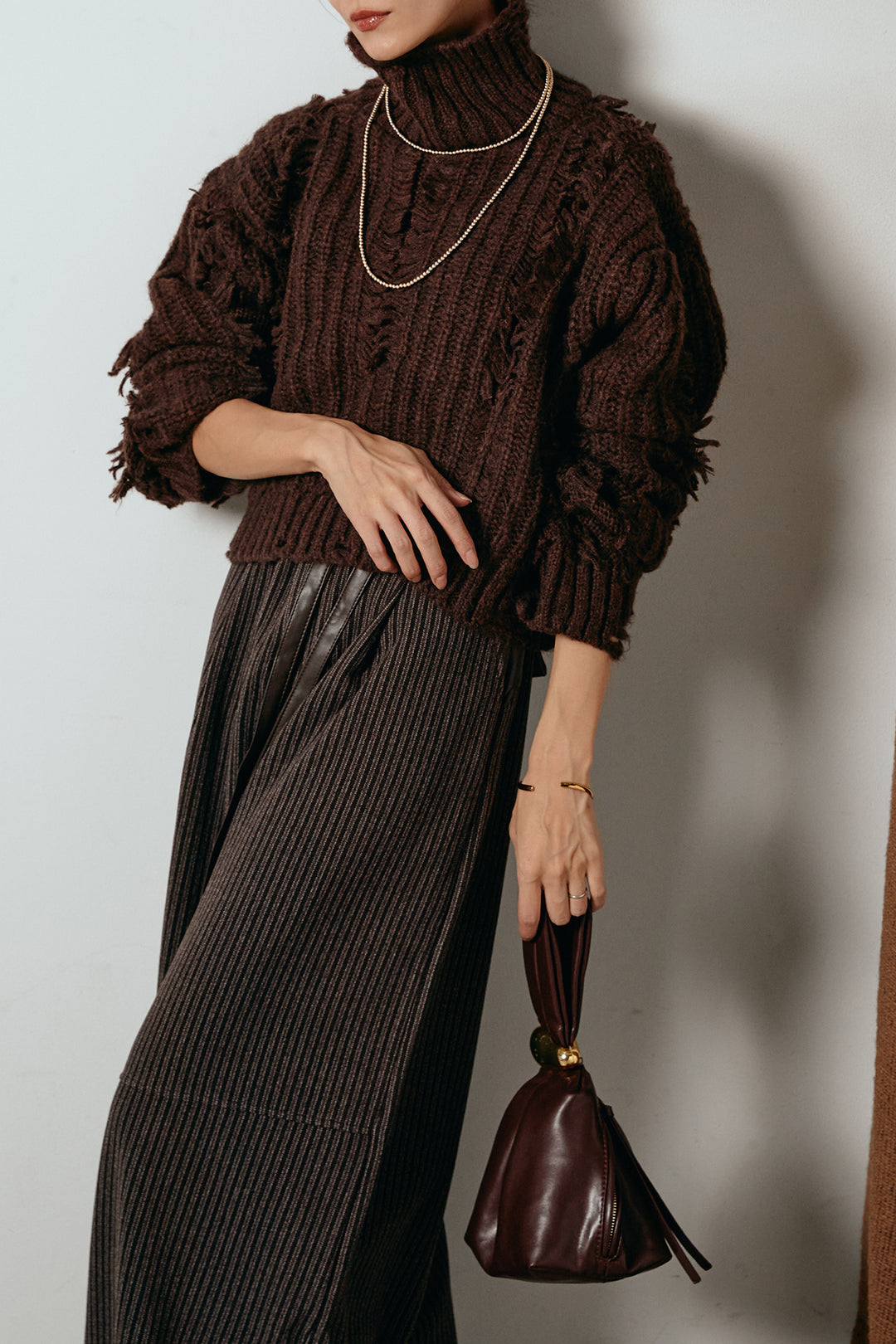 [SET]フリンジタートルショートニット+レザーライク配色ストライプパンツ(2set)