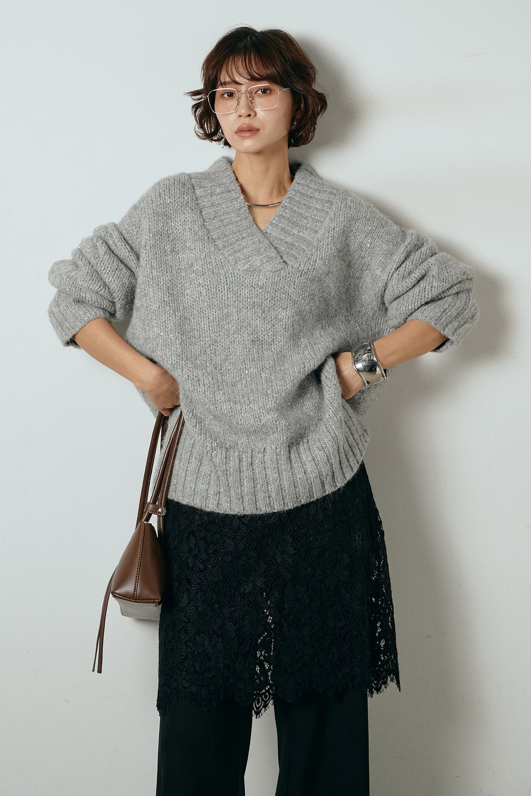 [SET]Vネックラメニットトップス+レース刺繍レイヤードフレアパンツ(2set)