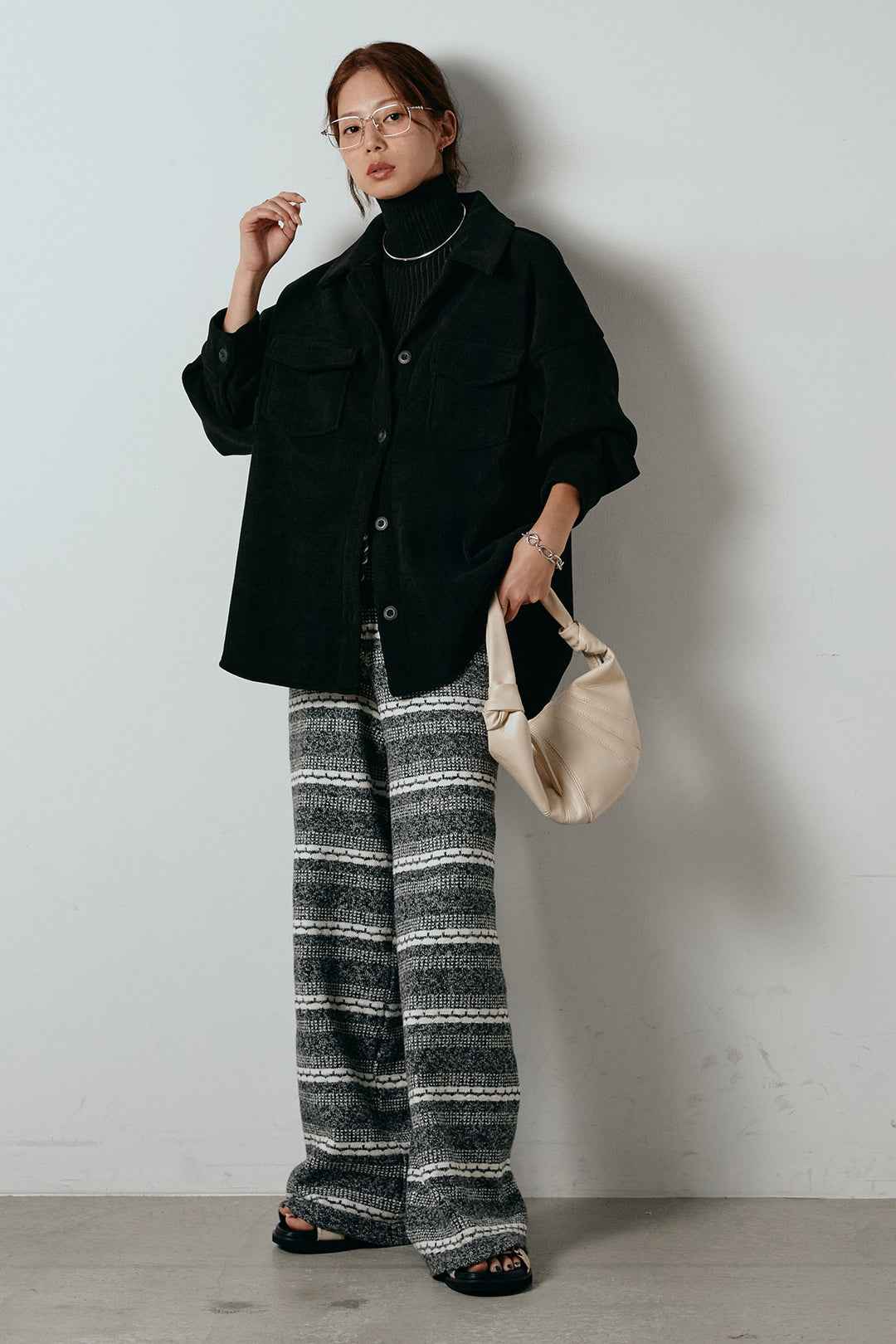 [SET]襟付きコーデュロイポケットシャツ+マルチライン柄リラックスニットパンツ(2set)