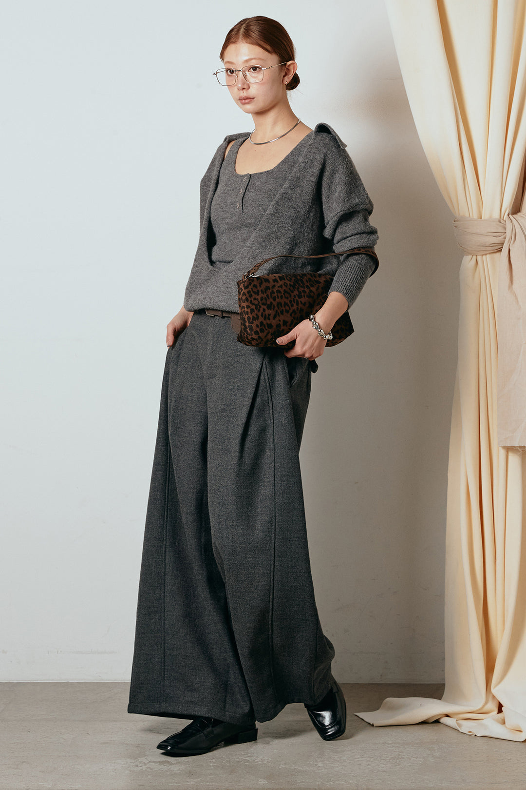 [SET]襟付きレイヤードニットトップス+ポーチベルト付きカーブパンツ(2set)