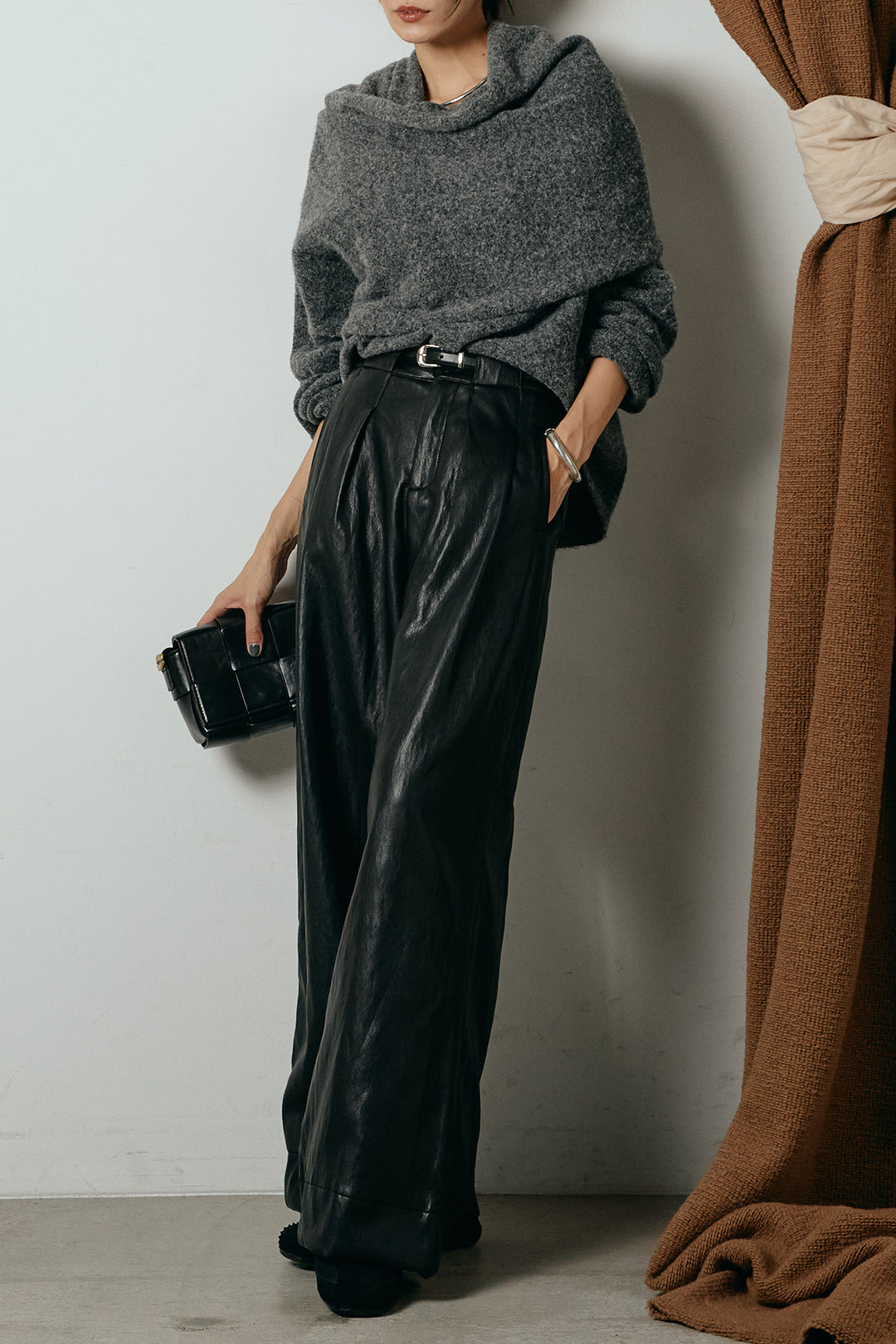 [SET]ネック巻きデザインニットトップス+ベルト付きレザーライクタックパンツ(2set)