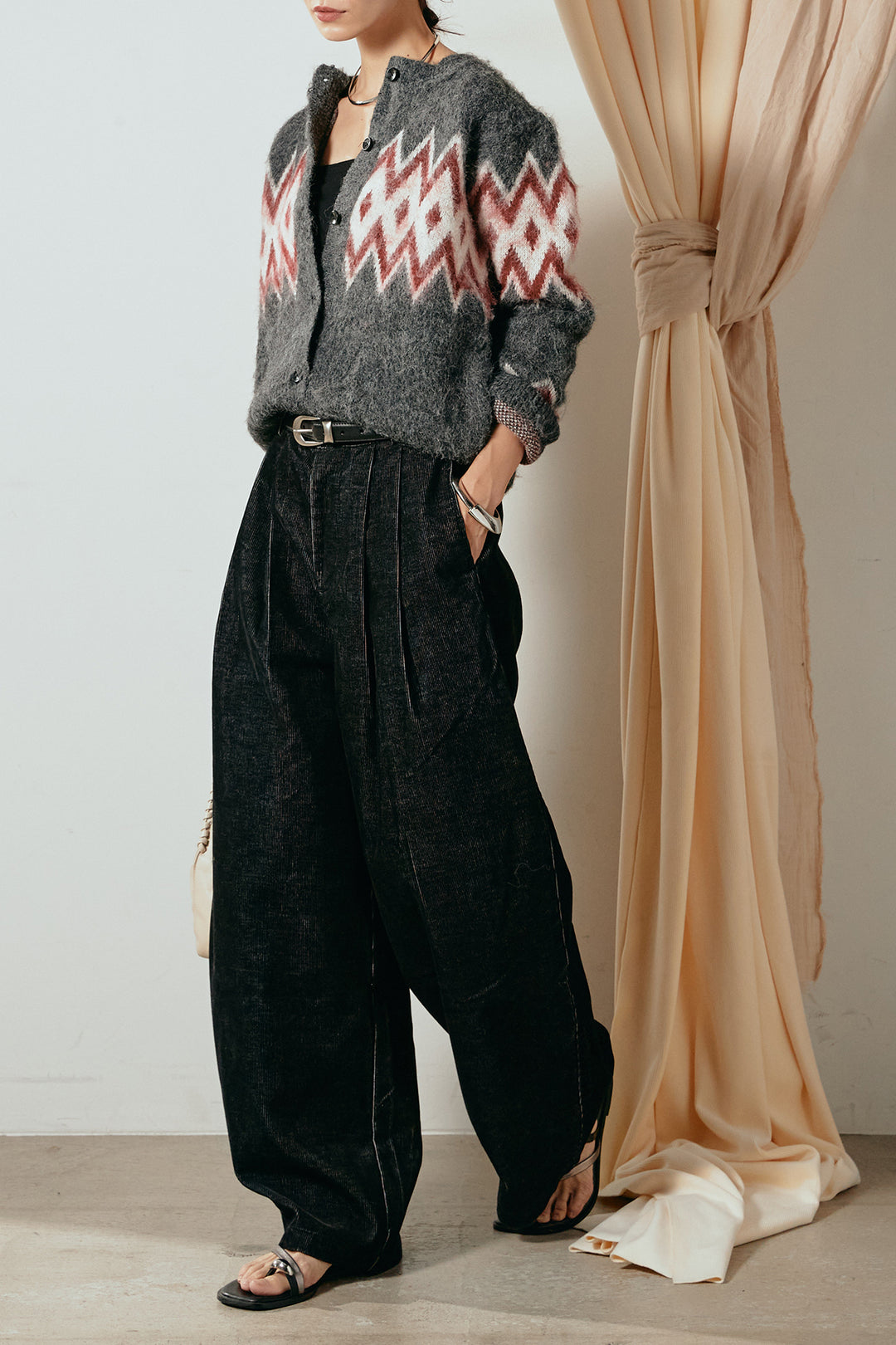 [SET]起毛ノルディック柄ニットカーディガン+フロントタック入りコーデュロイパンツ(2set)