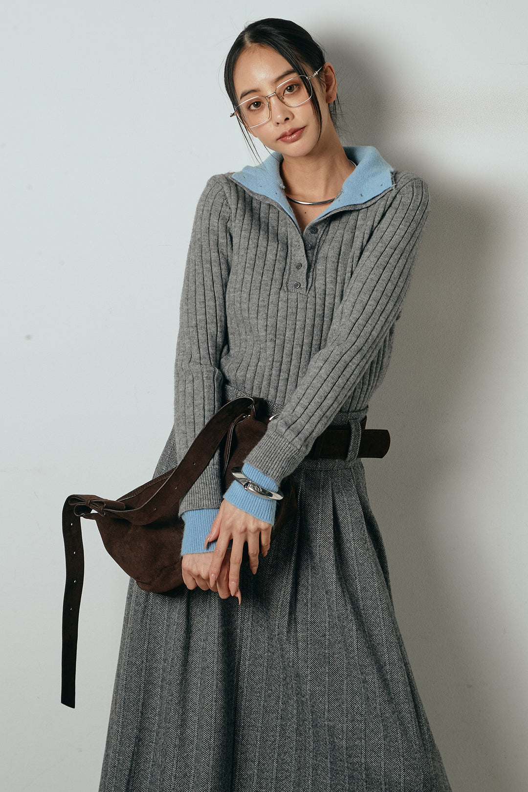 [SET]レイヤード風リブニットトップス+太ベルト付きヘリンボーンプリーツスカート(2set)