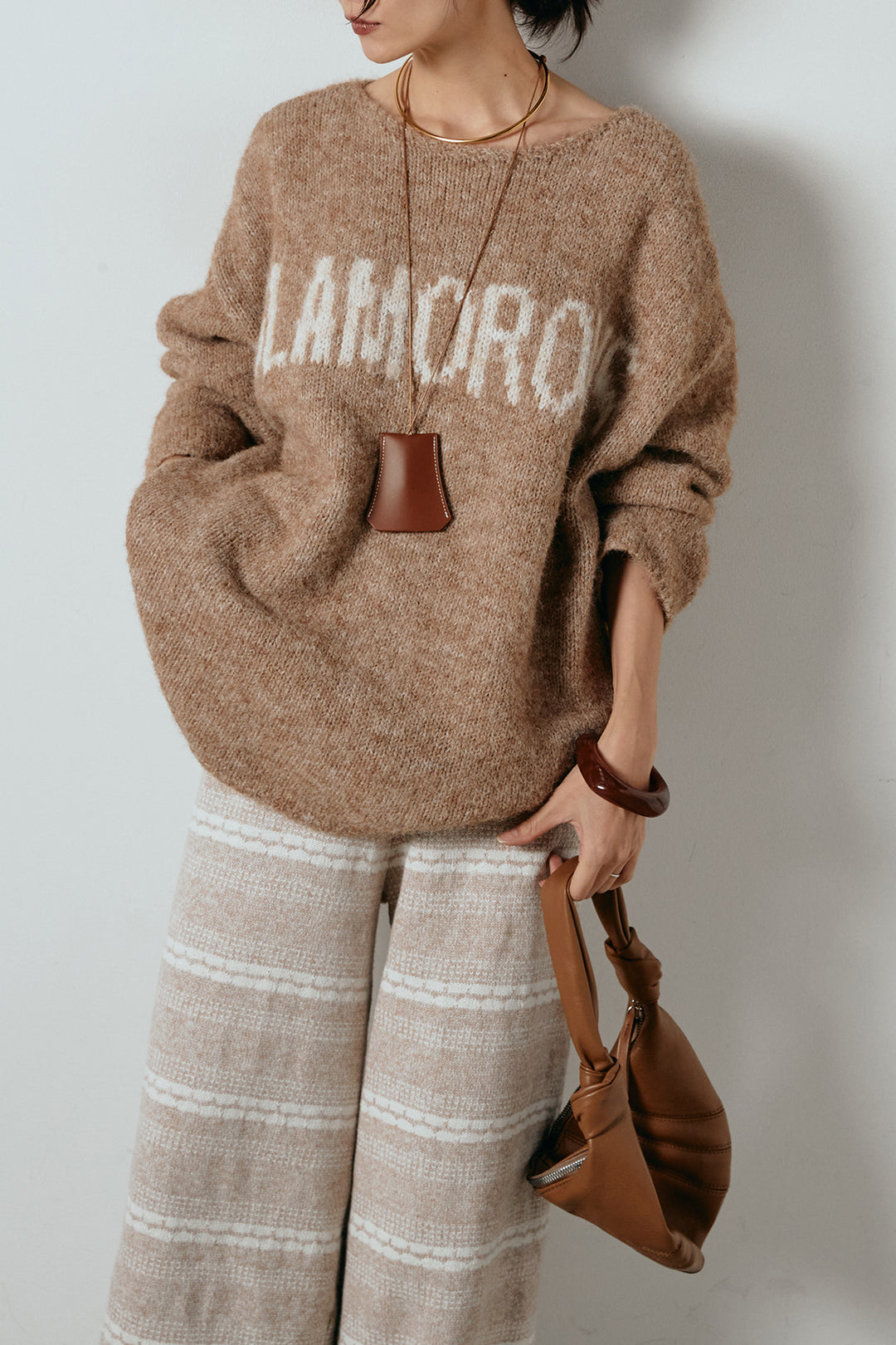 [SET]フロントロゴデザインニットトップス+マルチライン柄リラックスニットパンツ(2set)