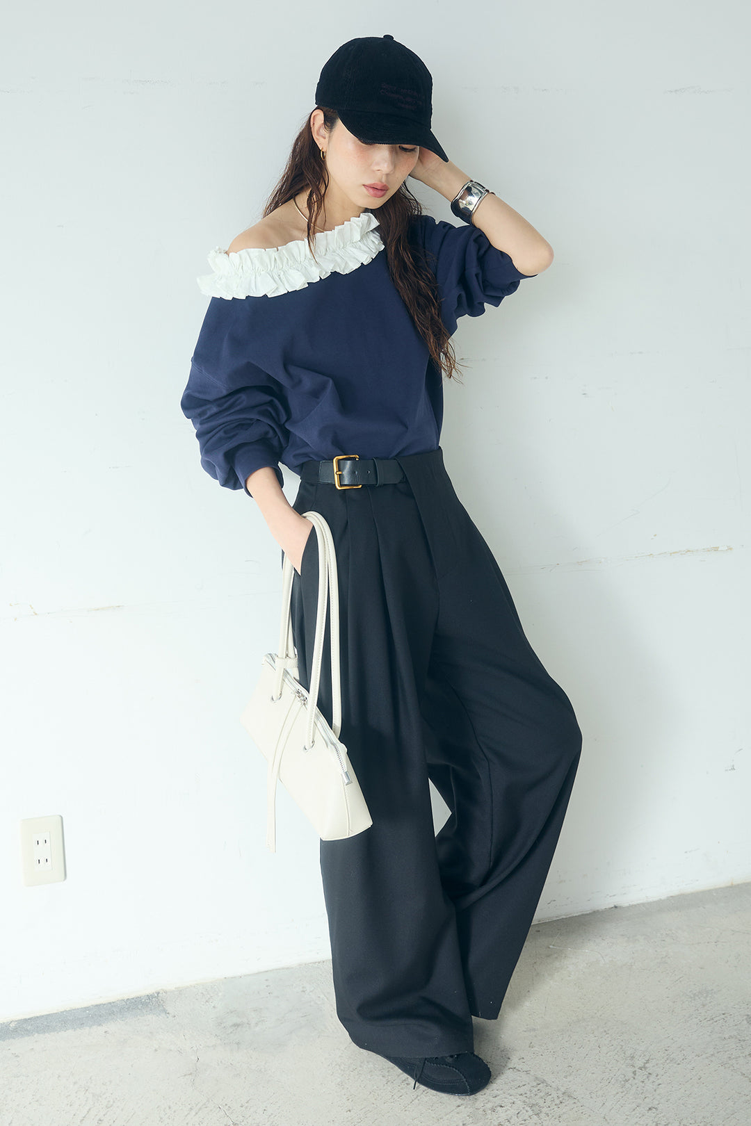 [SET]ネックギャザーフリルスウェット+サイドベルトタック入りスラックス(2set)