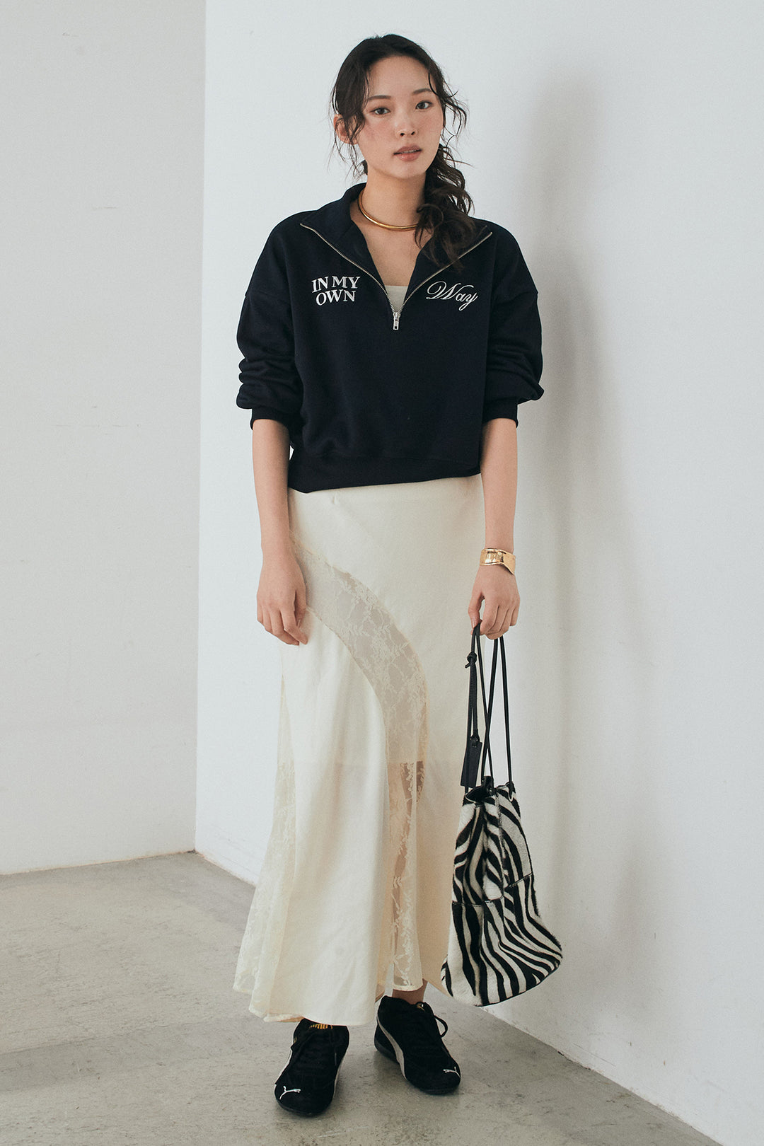 [SET]裏毛ロゴ刺繍ハーフZIPスウェット+刺繍レースデザインサテンスカート(2set)