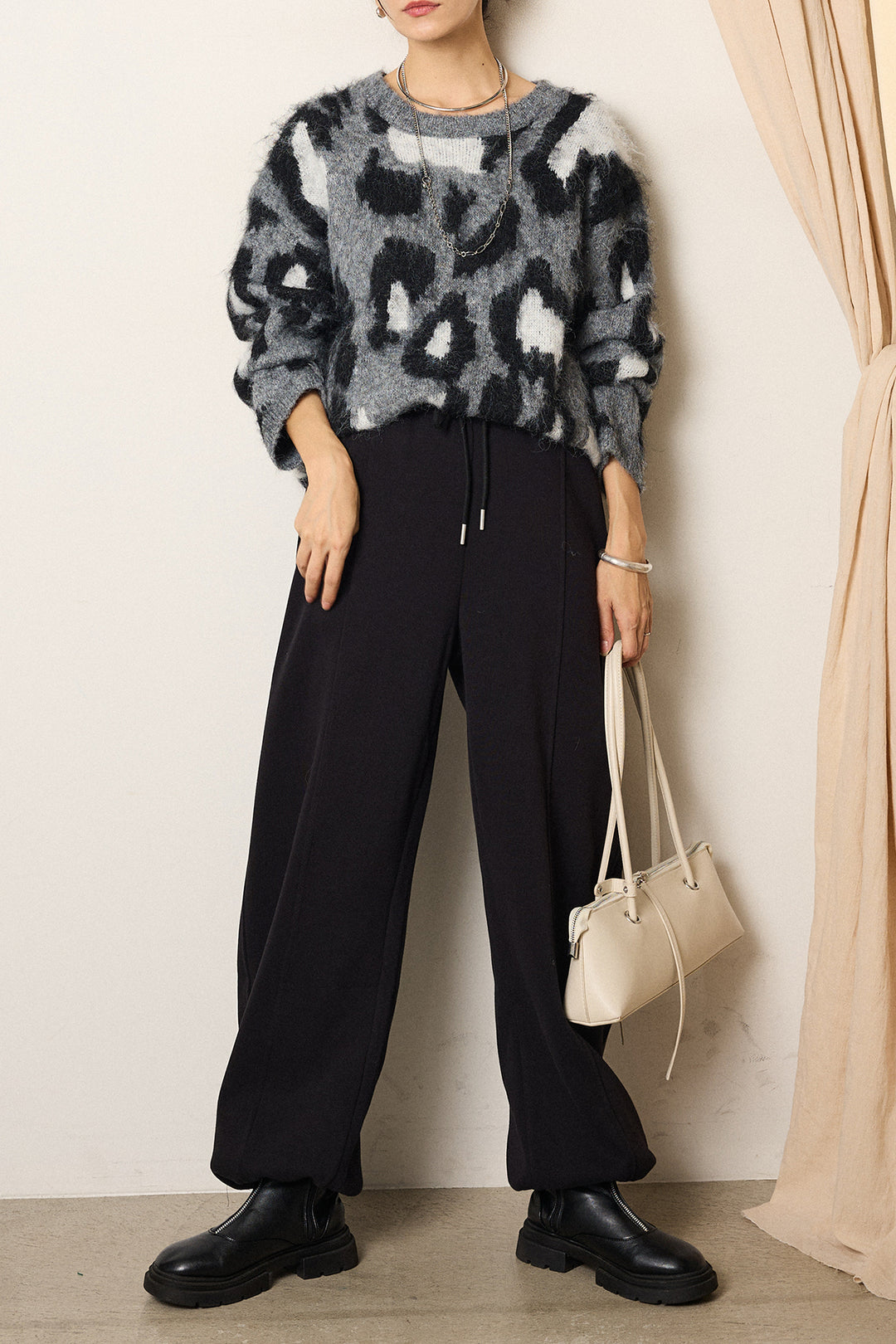 [SET]ルーズアニマルモヘアニットトップス+スウェットワイドカーブパンツ(2set)