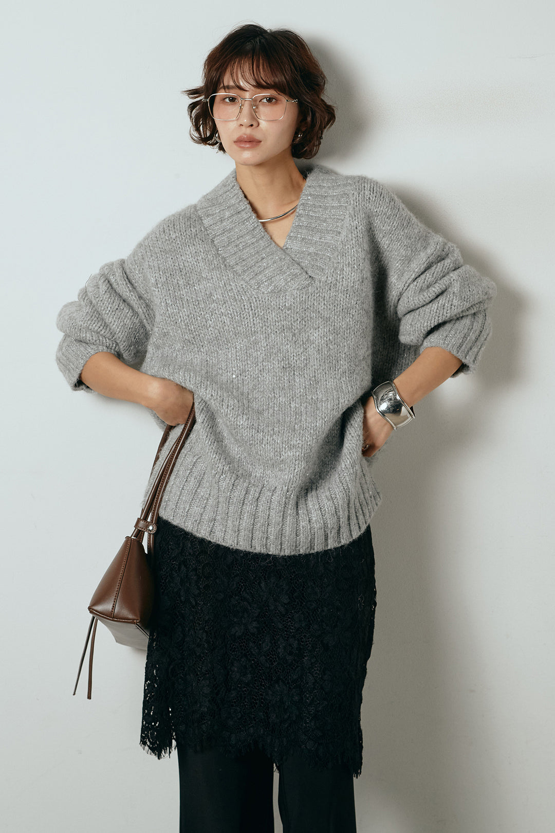 [SET]Vネックラメニットトップス+レース刺繍レイヤードフレアパンツ(2set)