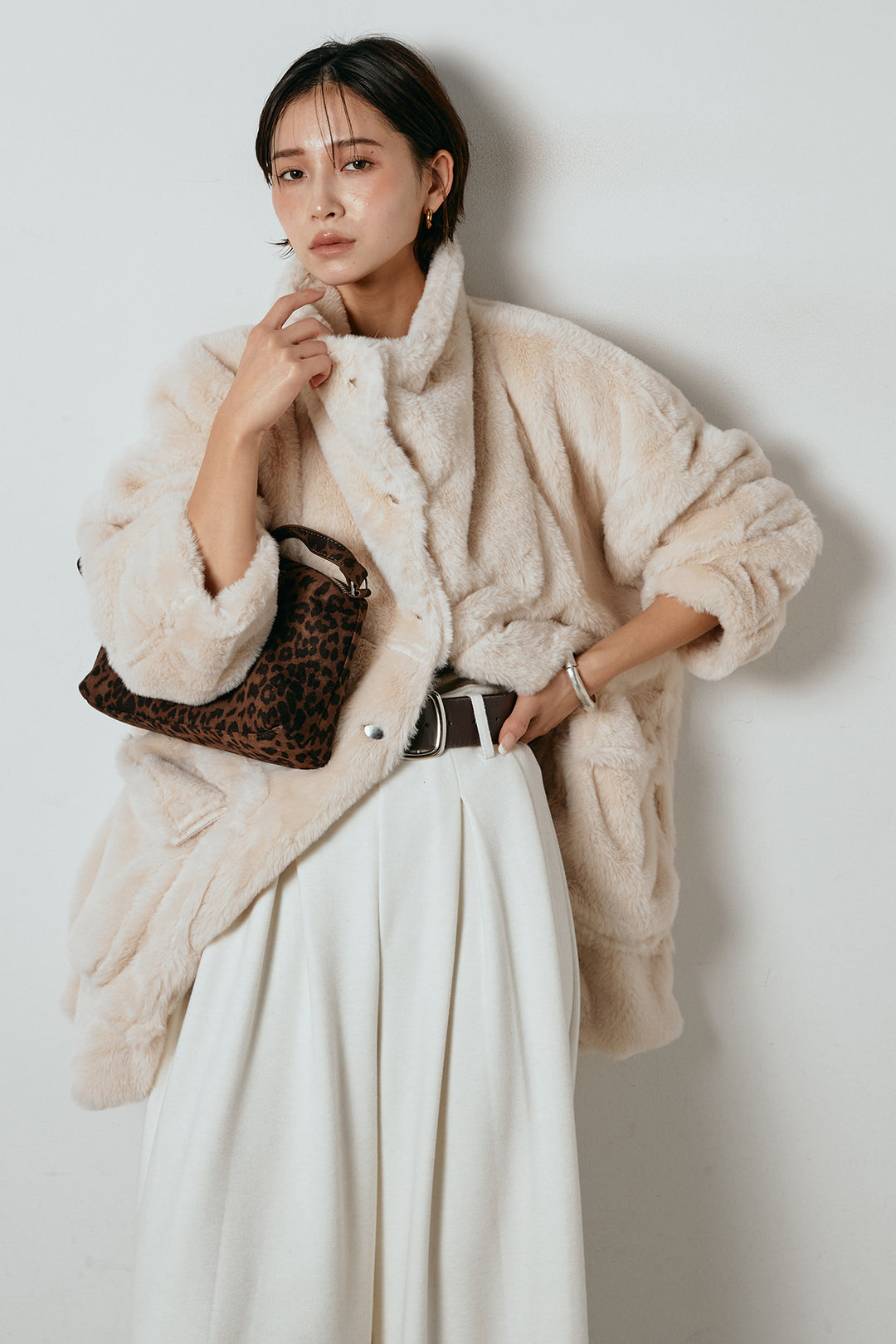 [SET]スタンドネックファーコート+フェイクレザー太ベルト付きタックワイドパンツ(2set)