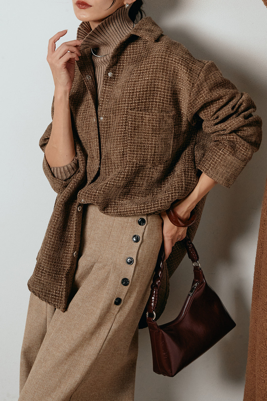 [SET]ルーズクラッシュツイルシャツ+リブニットシームレスタートルプルオーバー+サイドボタンツイードタックパンツ(3set)