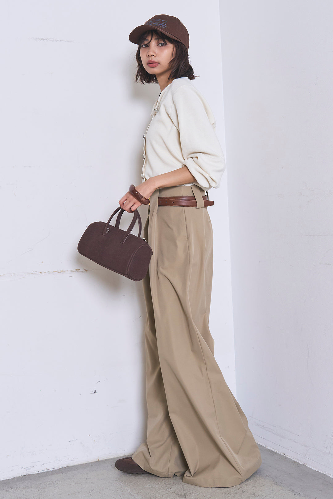 [SET]リサイクルポリニュアンス釦カーデ+ベルトループデザインハイウエストタックパンツ(2set)