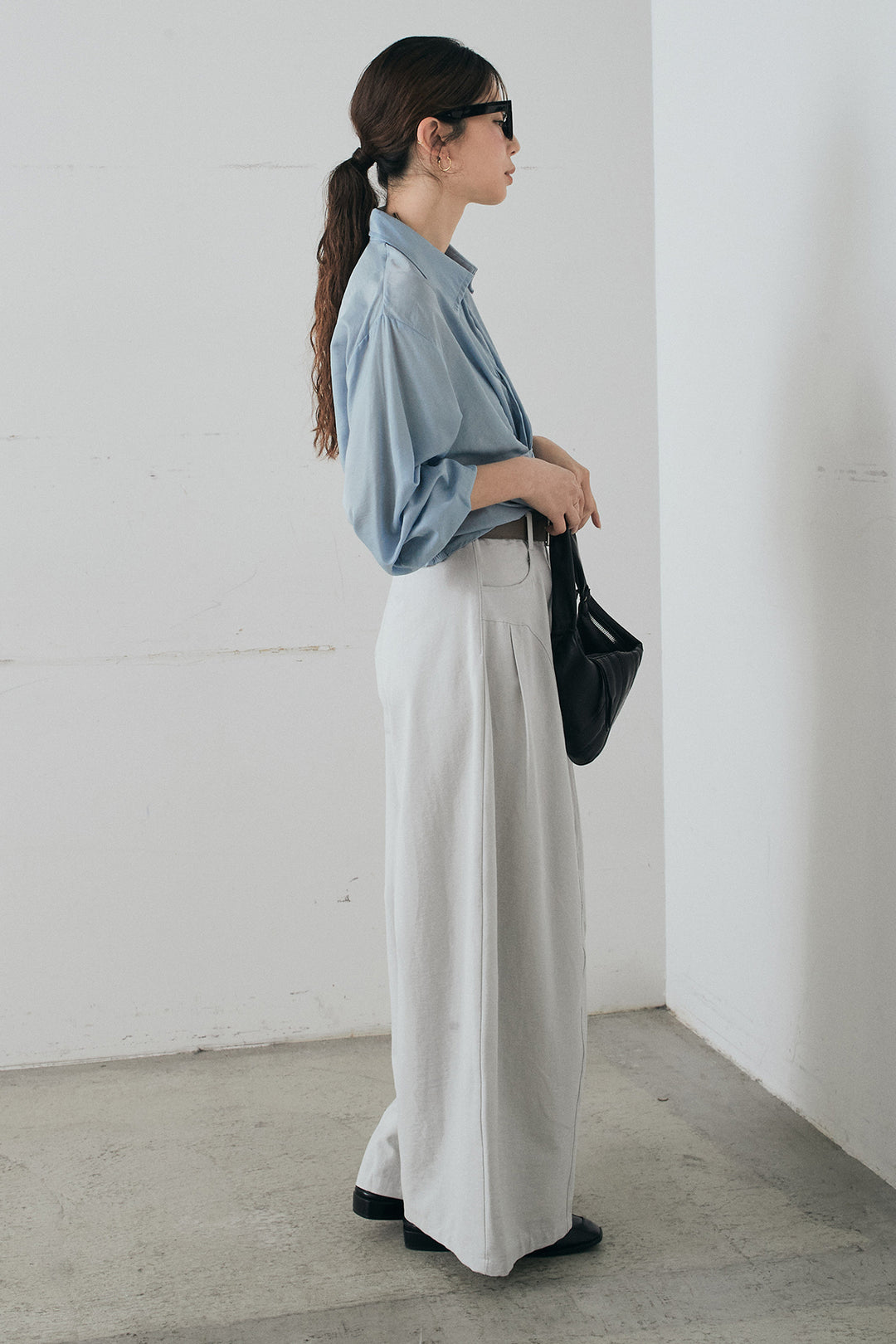 [SET]裾巻きツイストデザインシャツ+ベルト付きサイドタックワイドパンツ(2set)