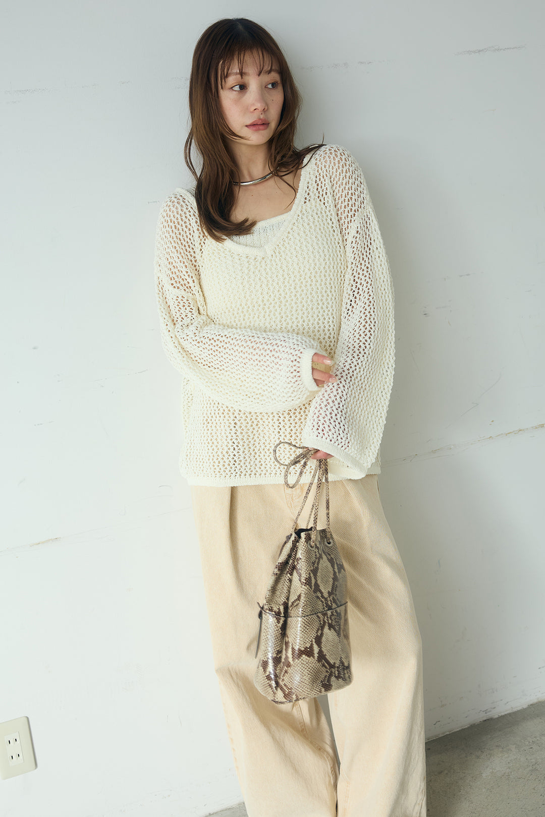 [SET]メッシュ編みビスチェセットVネックプルオーバー+カラーデニムタックカーブパンツ(2set)