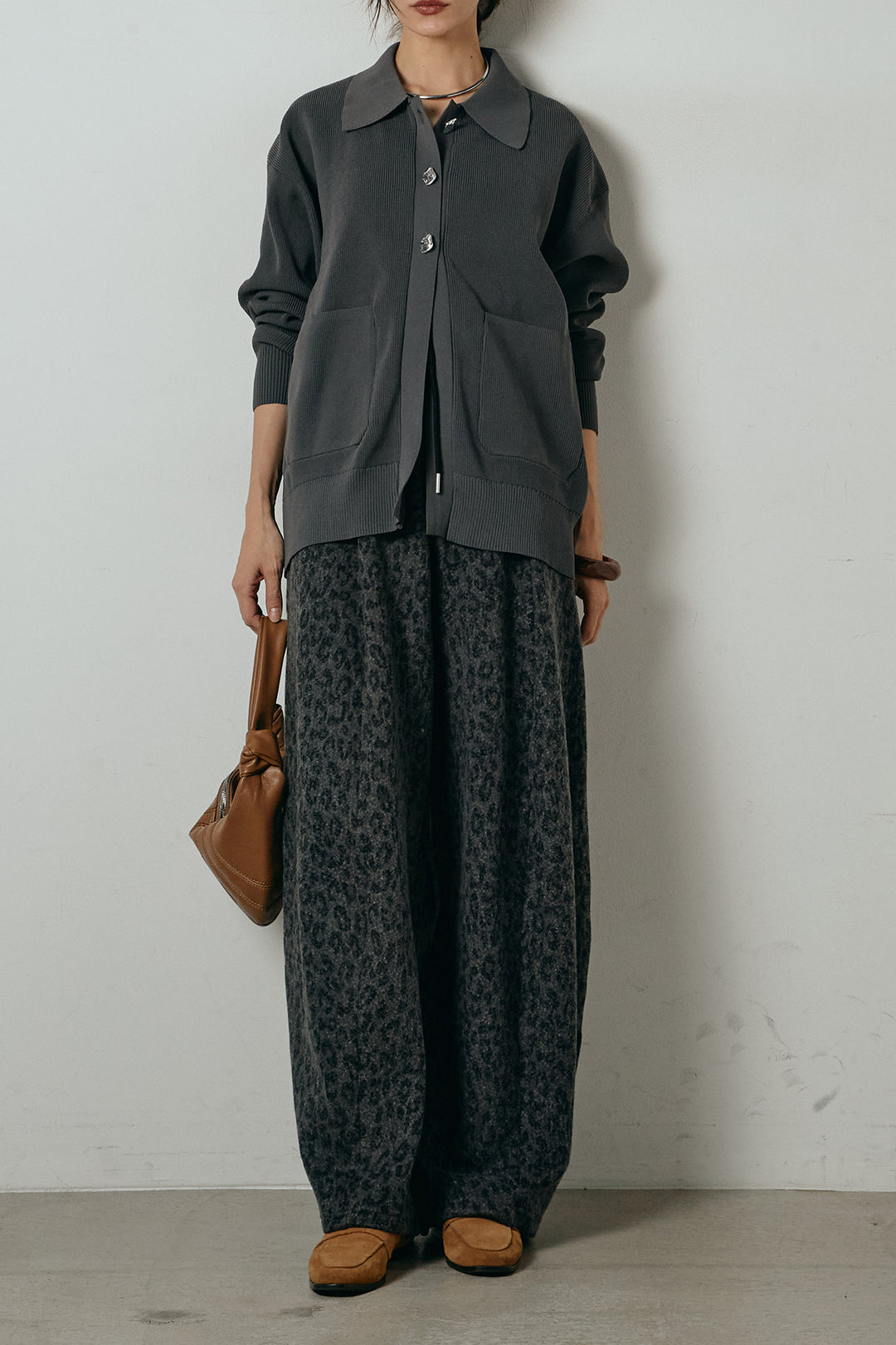 [SET]メタル釦衿付きニットカーディガン+リラックスレオパード柄ワイドパンツ(2set)